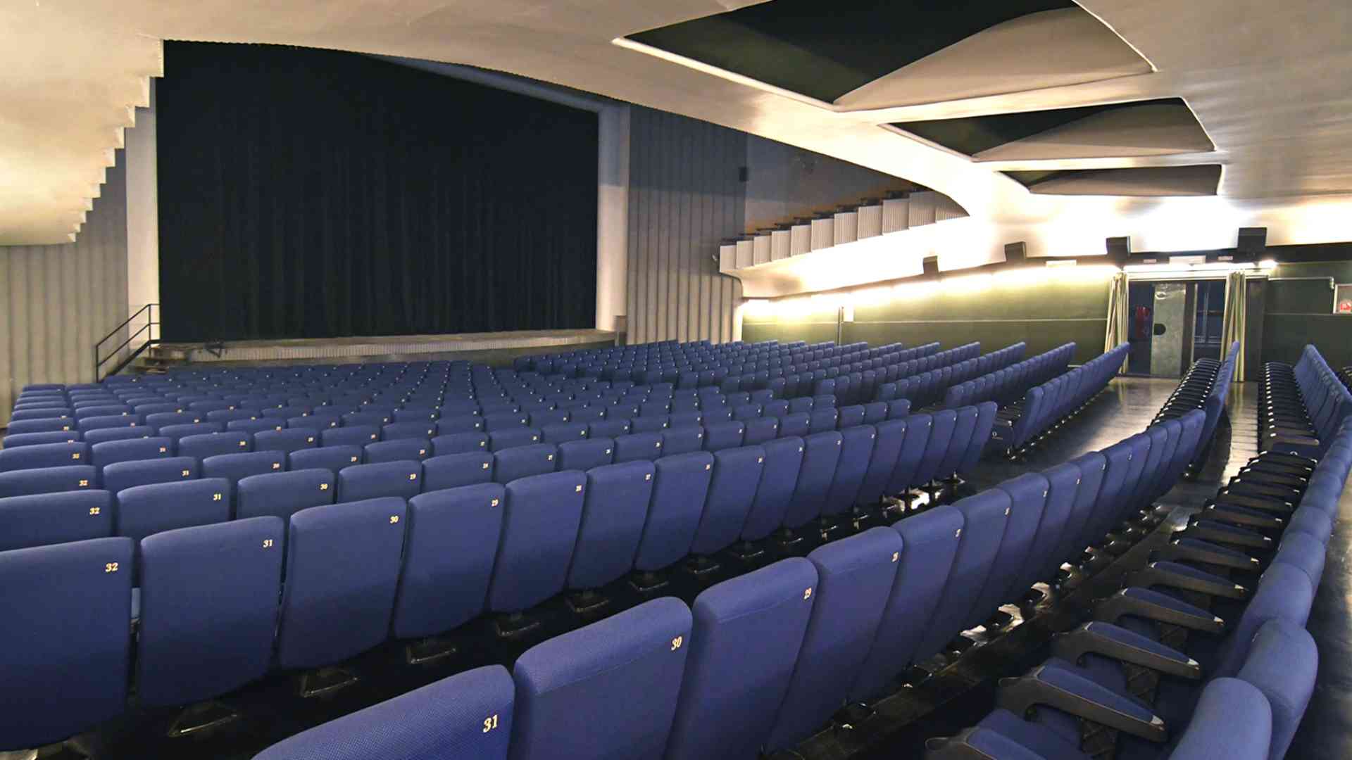 Il cinema va in vacanza e intanto i piacentini non vedono Superman