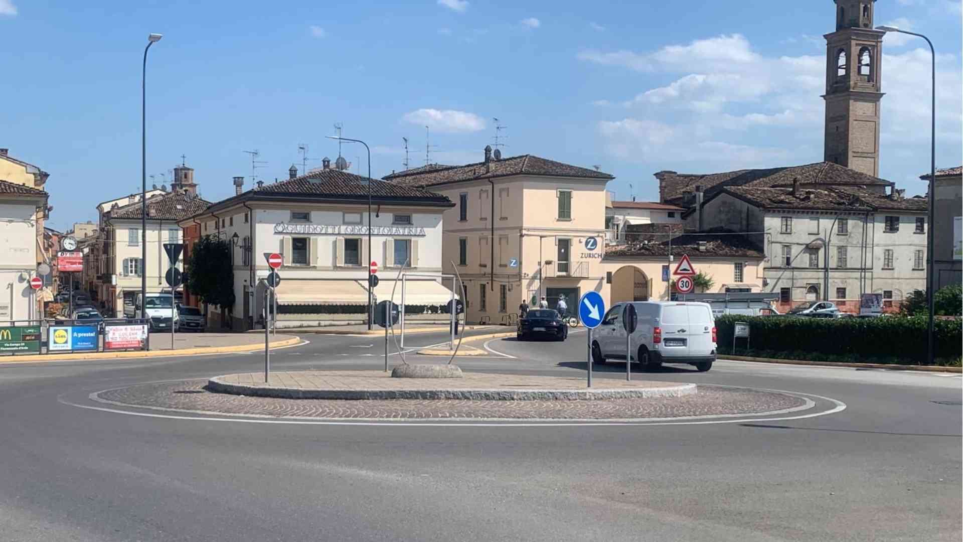 Fiorenzuola, la statua del patrono all'ingresso della città