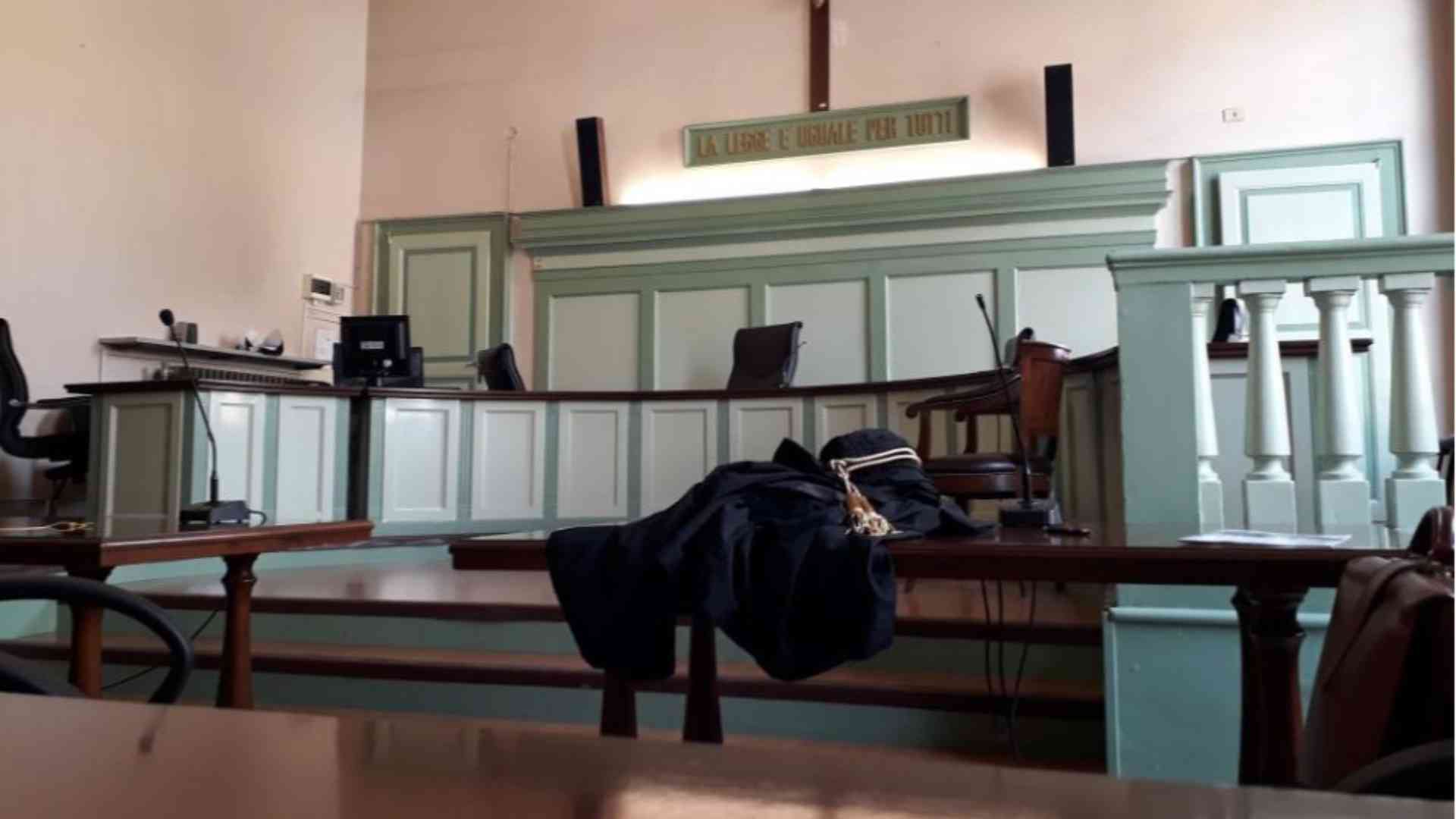 Violenze, umiliazioni e minacce: condannato 61enne
