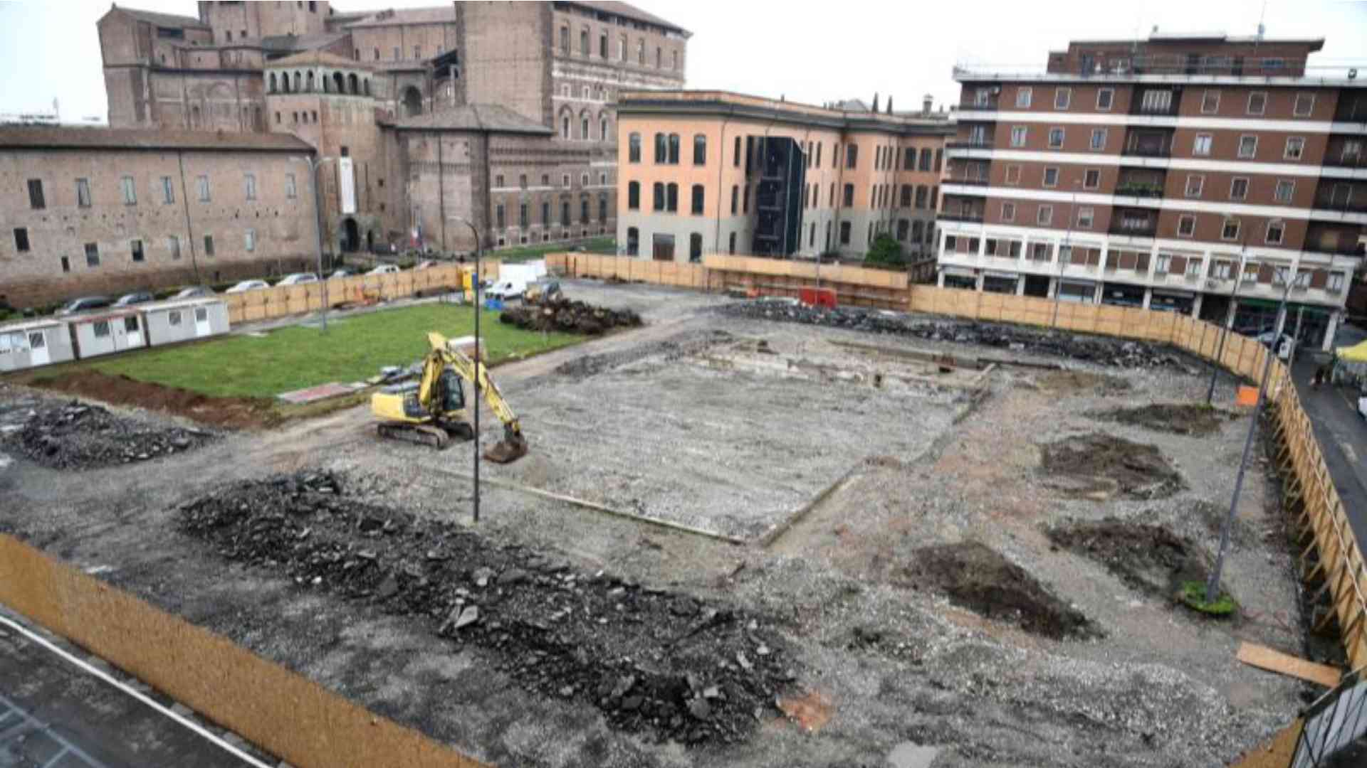Il cantiere di piazza cittadella - © Libertà/Del Papa