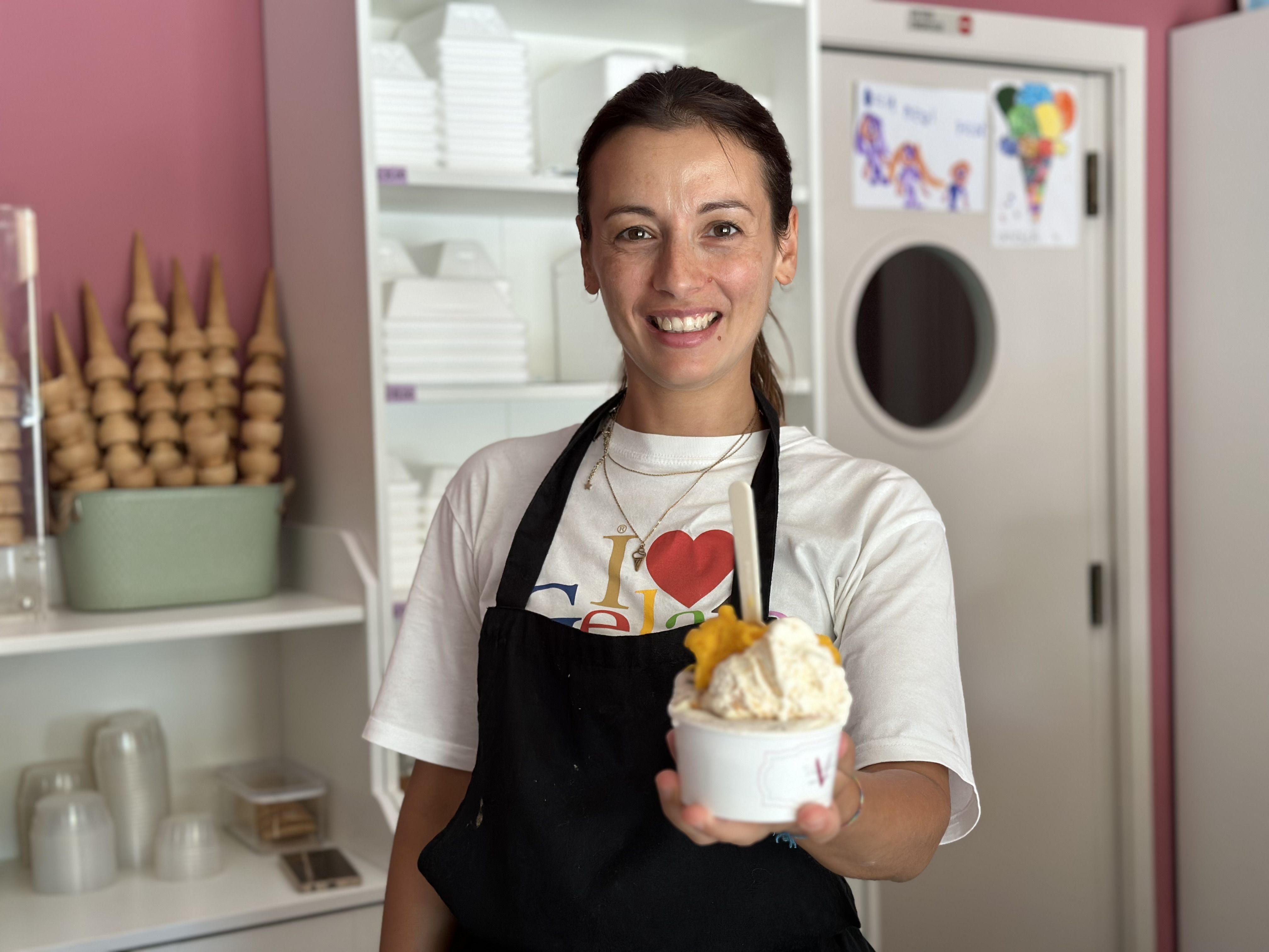 Valeria Mazzari, la titolare della gelateria più gettonata dai quattrozampe