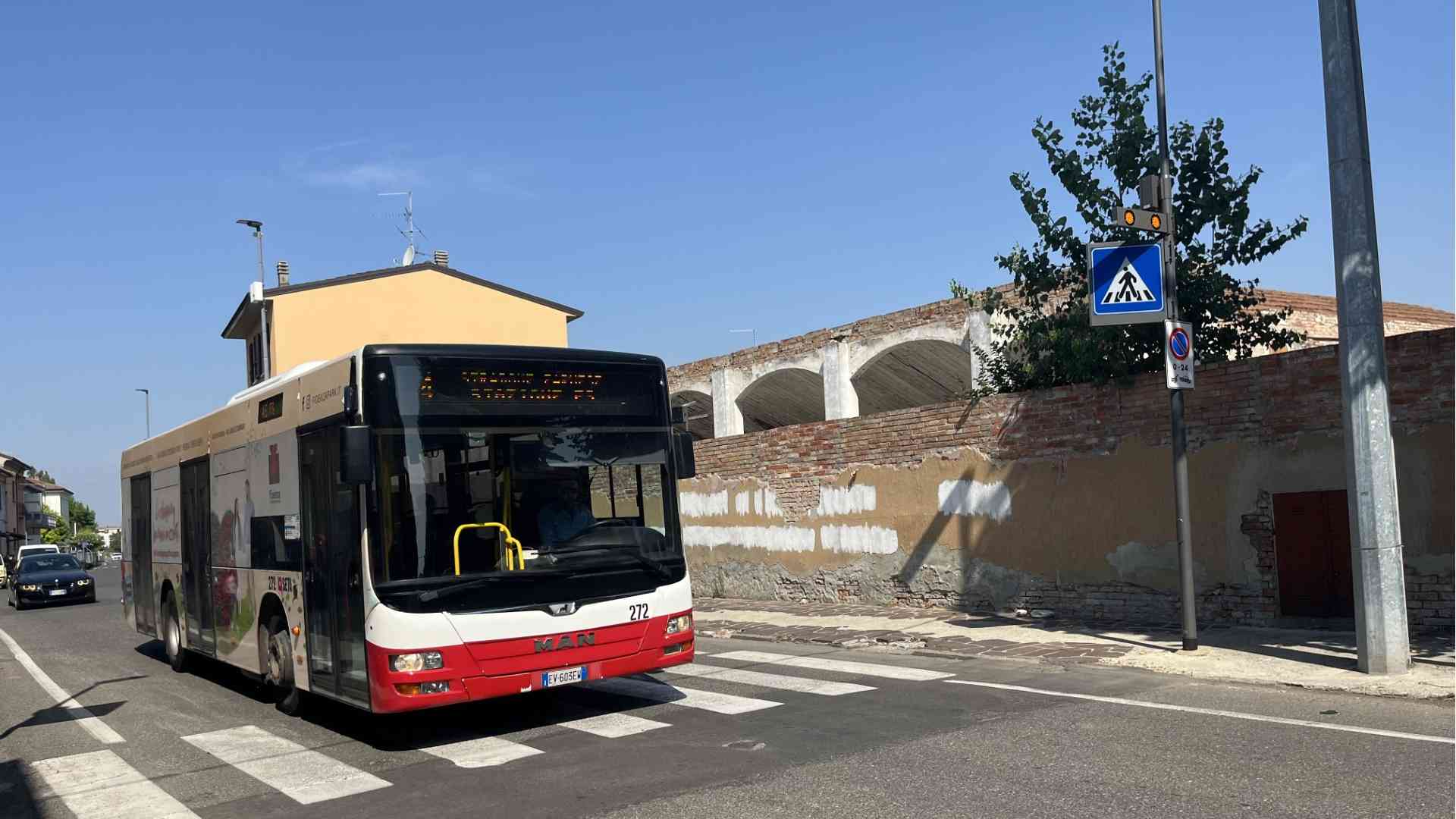 Pullman a Borgotrebbia, malumore dei residenti: «Abbandonati»