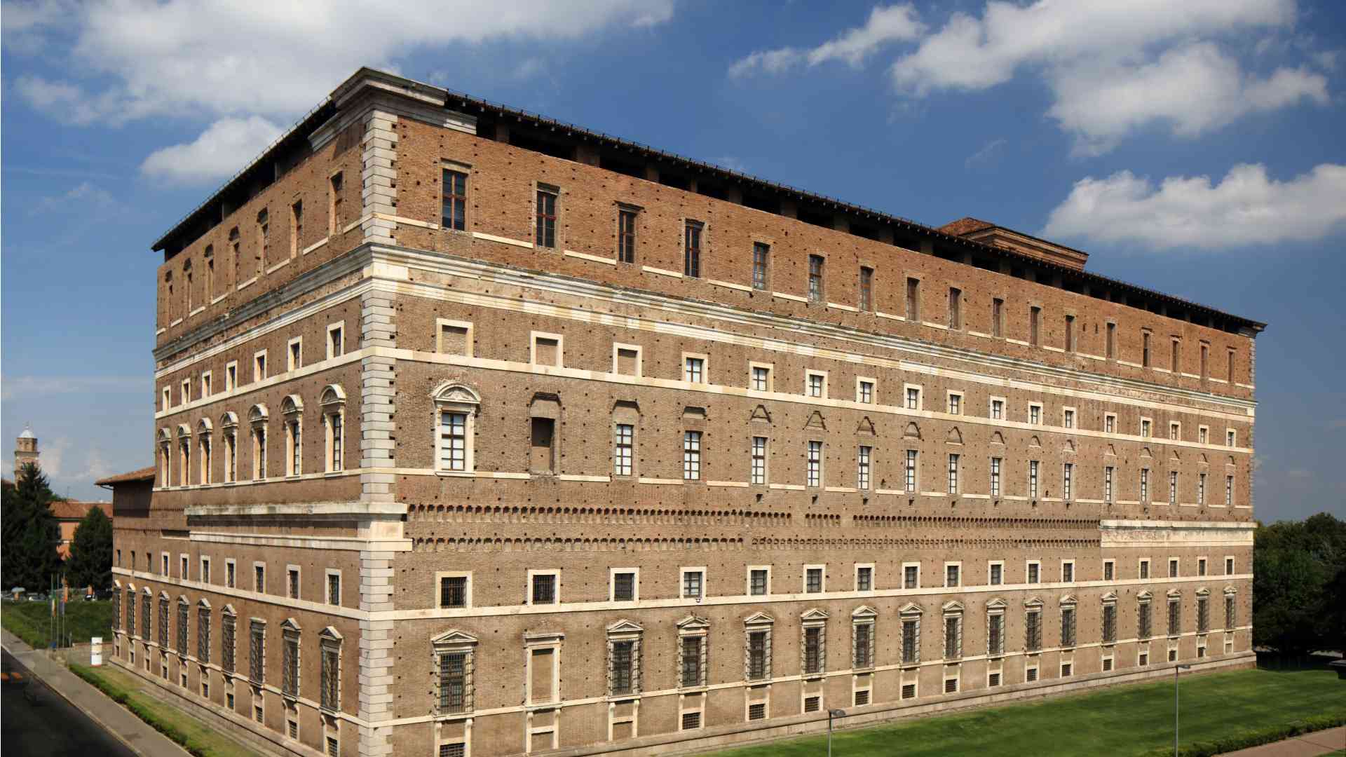 «Valorizzare il patrimonio»: oltre 100 immobili di proprietà del Comune di Piacenza