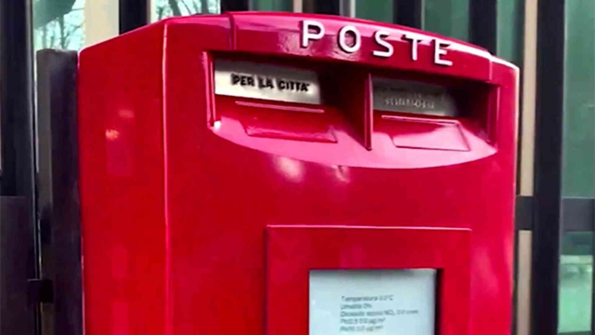 Cassette postali rosso fuoco, misurano anche il grado di inquinamento