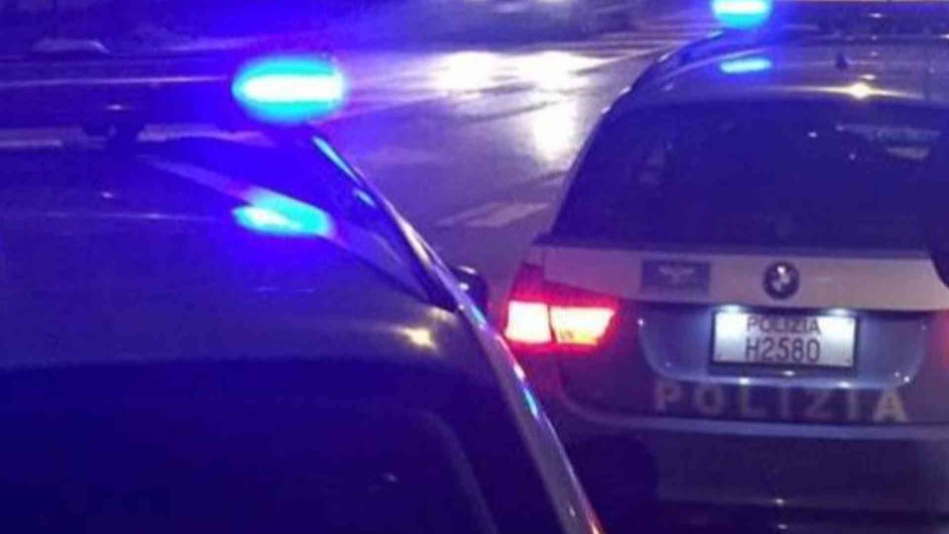 Rissa nella notte a barriera Genova tra una decina di persone