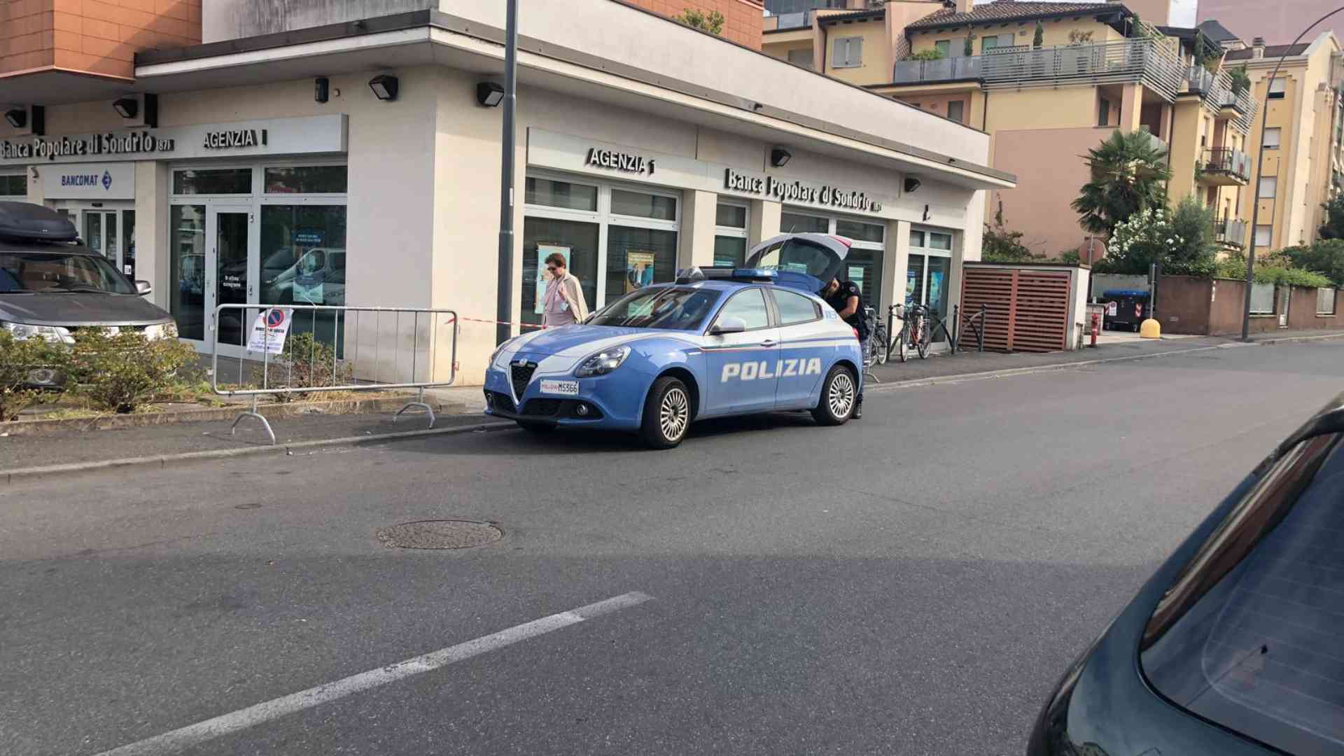 La mancata precedenza e poi le botte in via Colombo