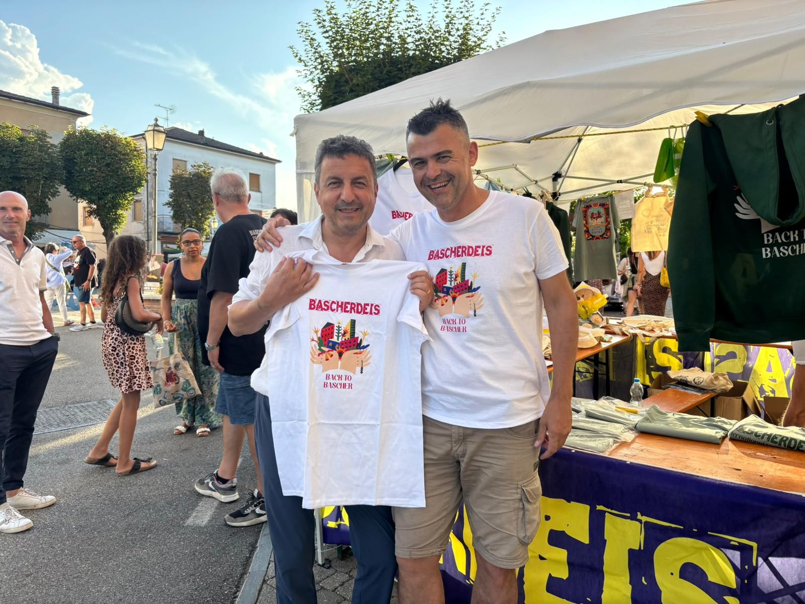 Roberto Reggi, presidente della Fondazione di Piacenza e Vigevano, e il sindaco di Vernasca Gian Luigi Molinari ai Bascherdeis