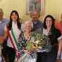Un sorriso dolce e un caschetto bianco: Stefanina festeggia 101 anni
