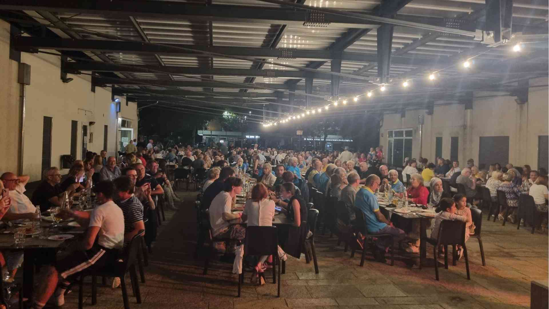 Misericordia, dalla Fondazione 60mila euro. In 340 alla pizzata benefica