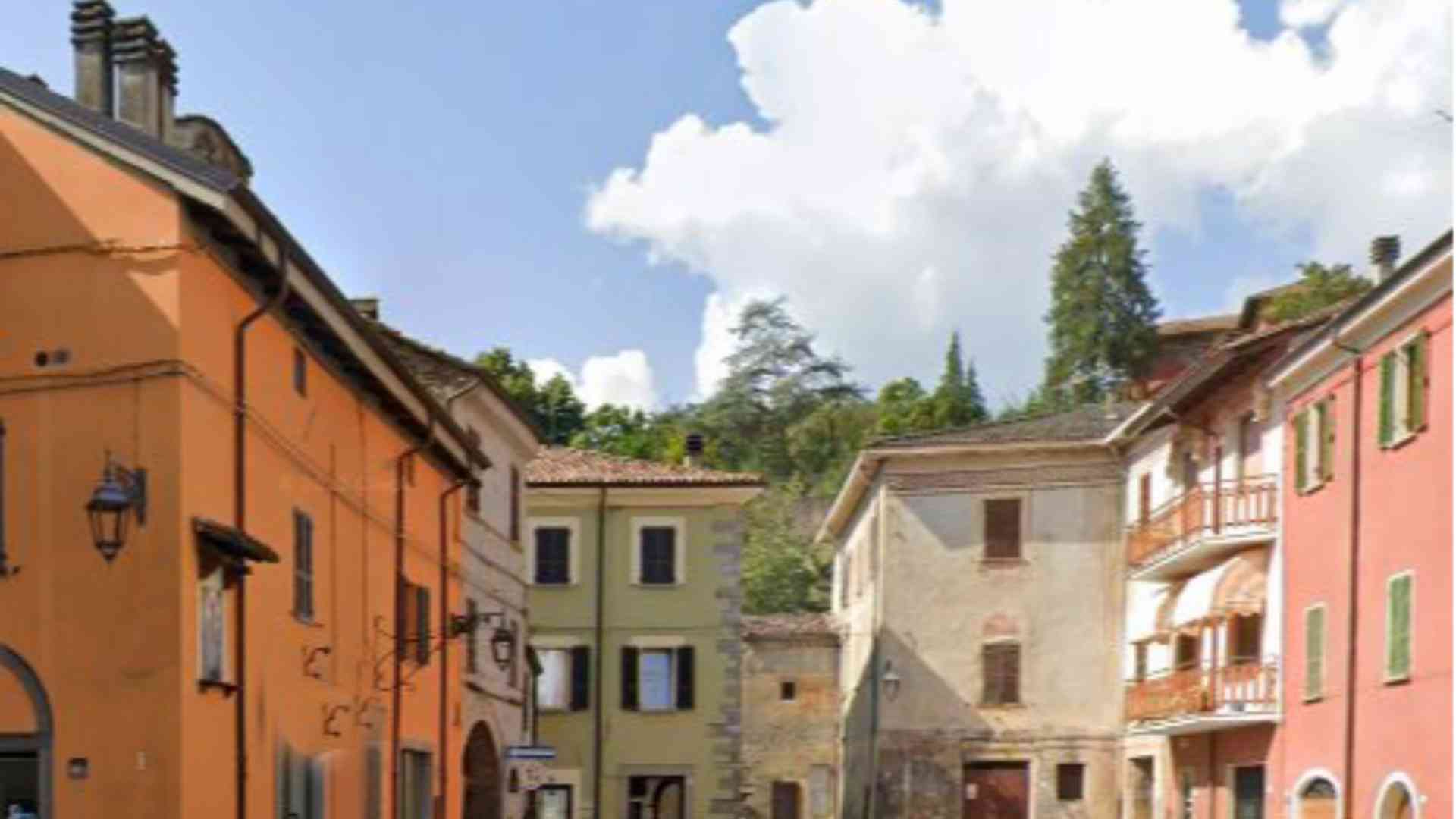 Bettola sotto la "pioggia" di libri, un agosto tra storia e memoria