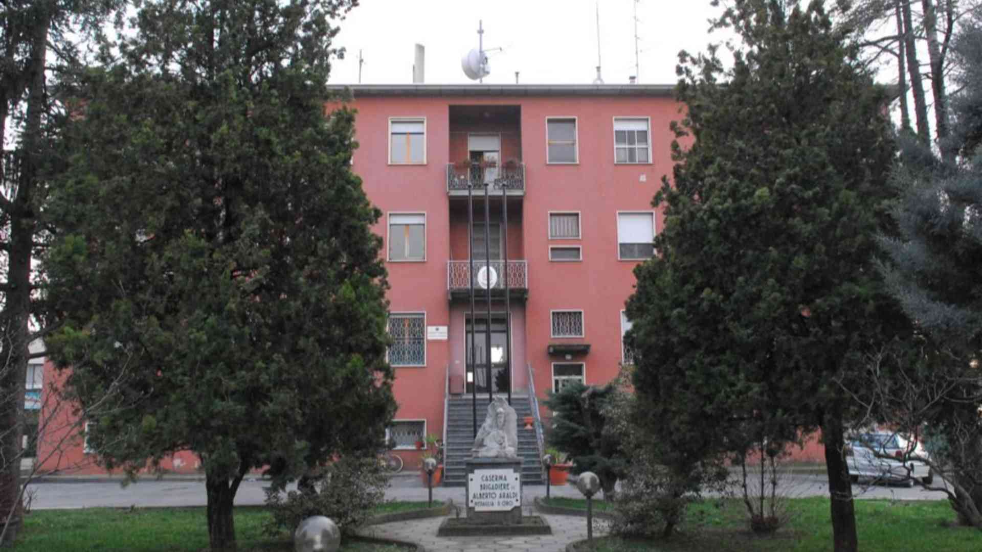Furti e ricettazione di carte di credito: arrestati due fratelli