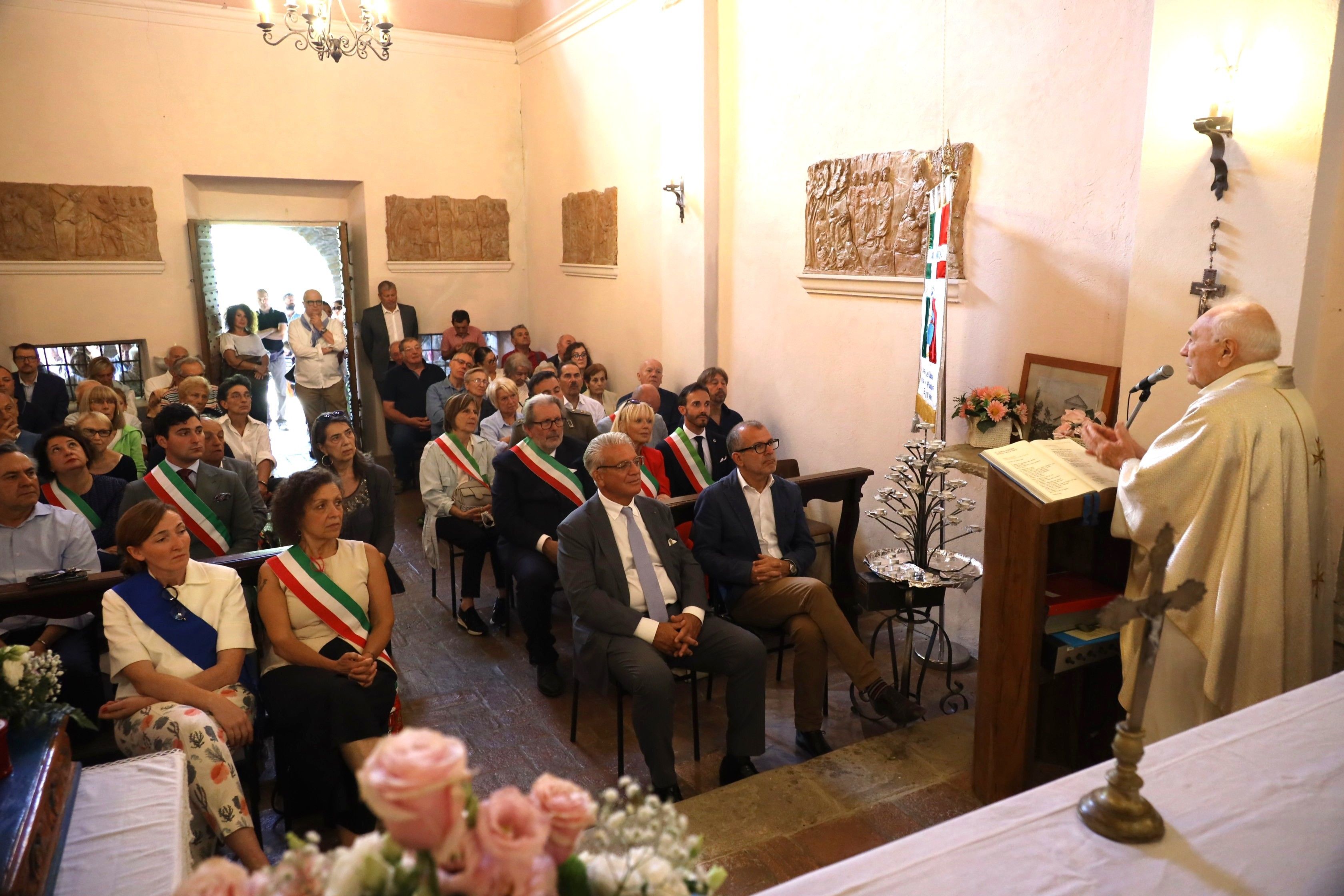 La messa nel santuario della Beata Vergine delle Grazie (foto Zangrandi)