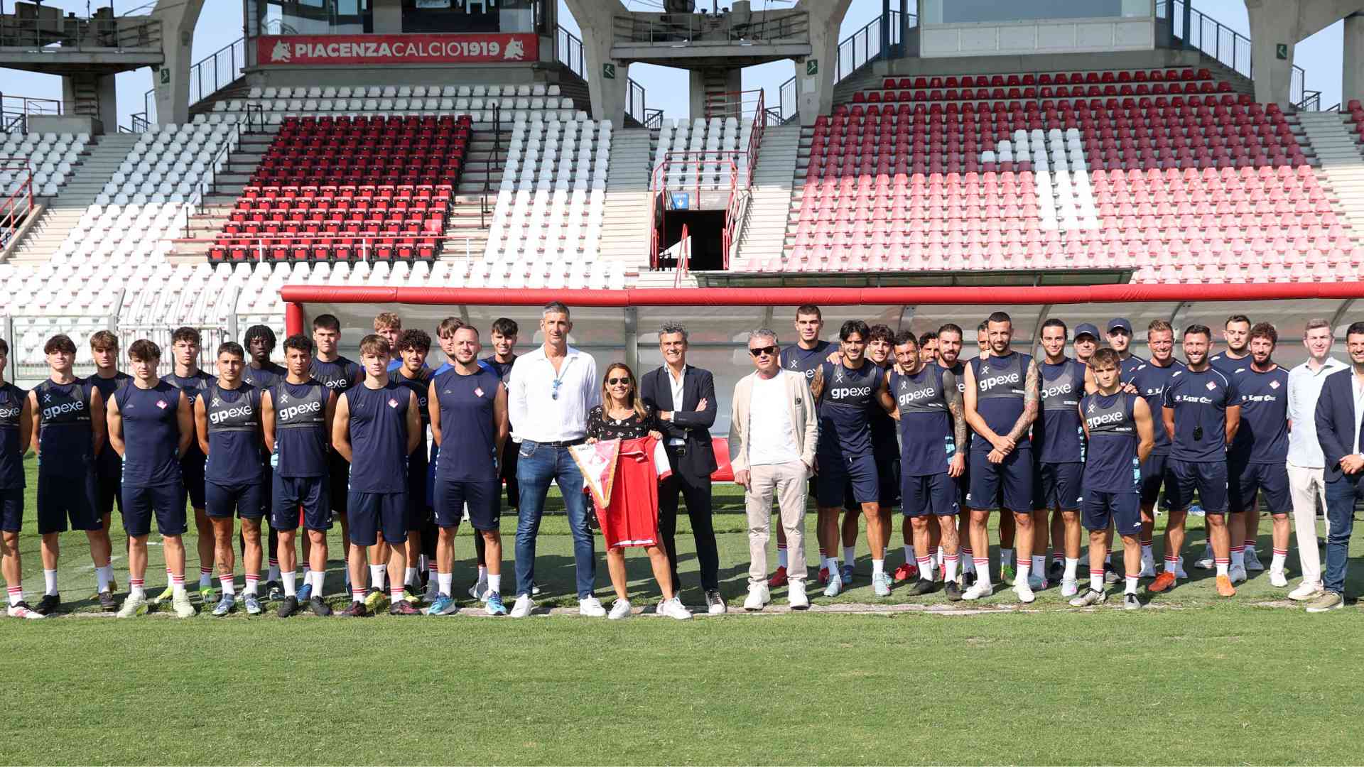La sindaca al Garilli: «Il Piacenza deve tornare dove merita». Le foto