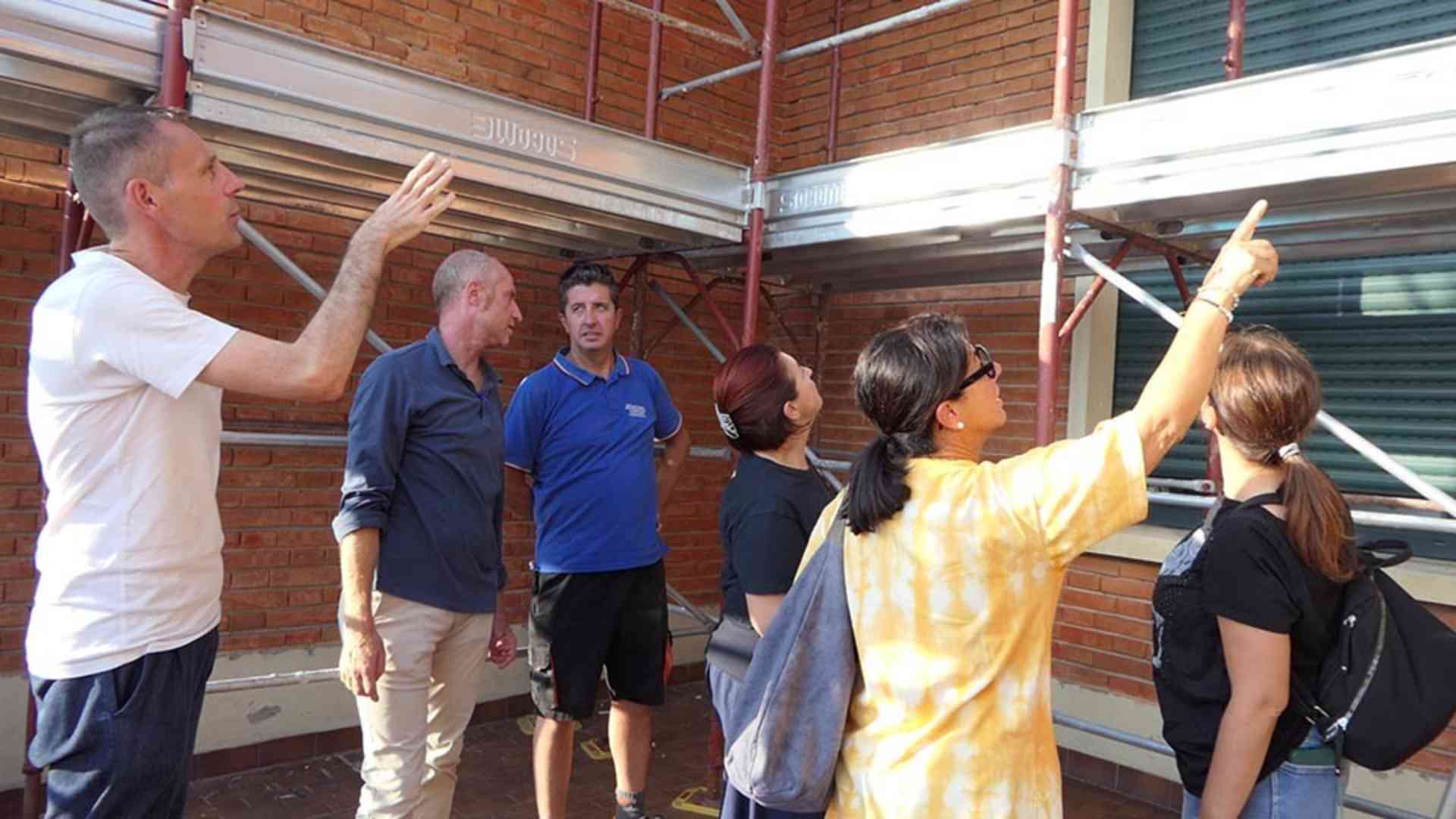 Calendasco, terminato il tetto della scuola. «Pronta per l’anno scolastico»