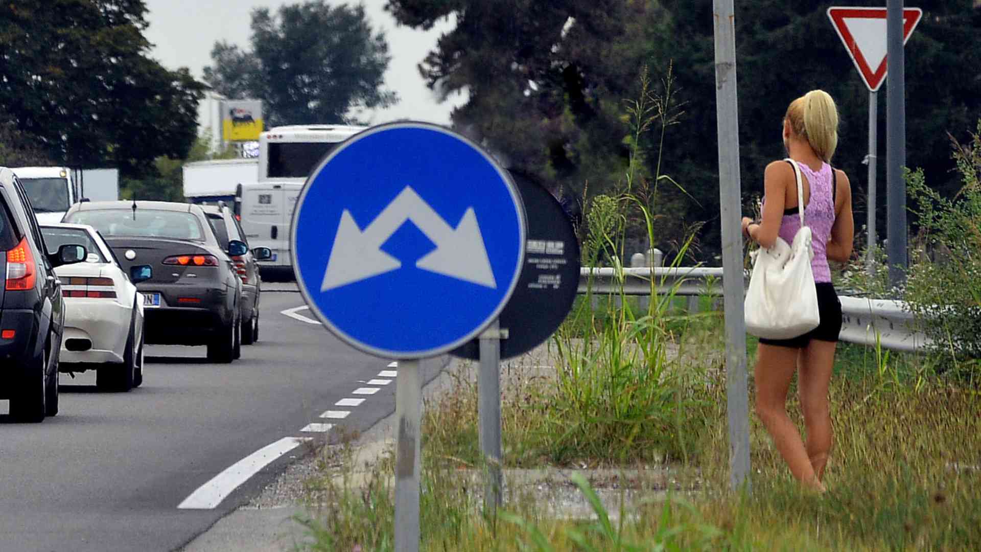 Dieci donne strappate alla tratta, ma anche per "lui" c'è sfruttamento