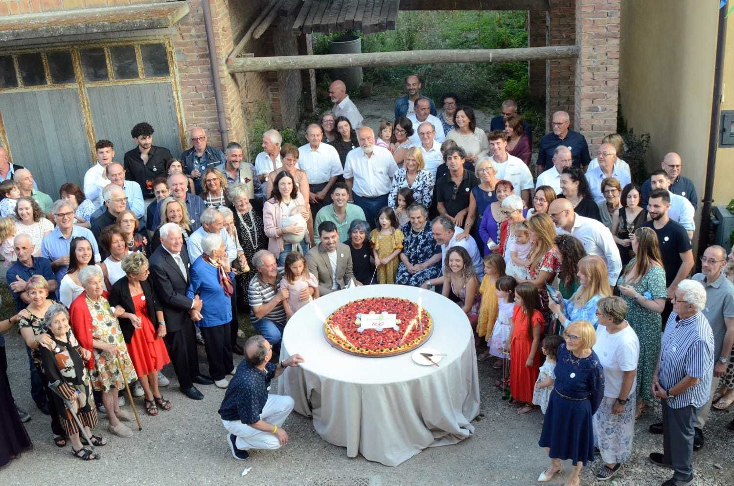 Fiorina Camorali festeggia i 100 anni tra parenti e amici