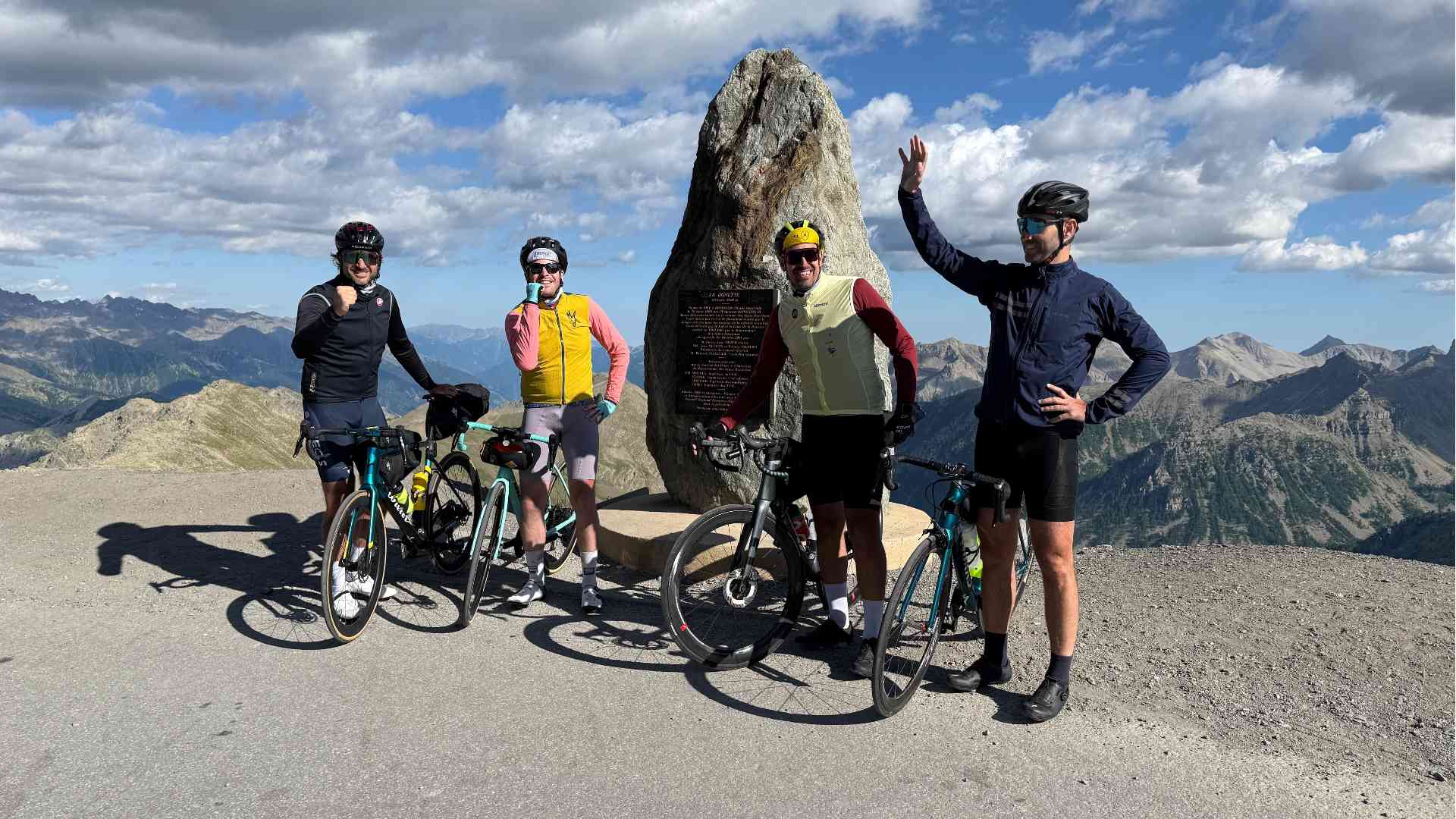 Salite, fatica e gioia: un'amicizia lunga quasi mille chilometri