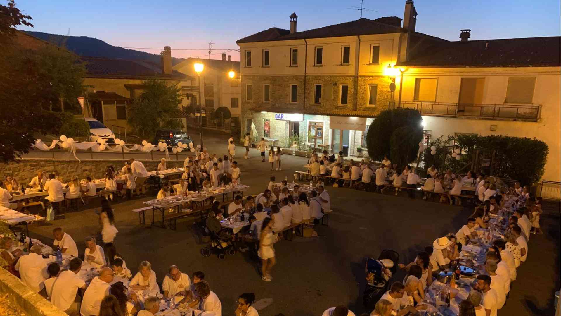 San Michele, presenze record alla cena bianca: ricavato alle scuole