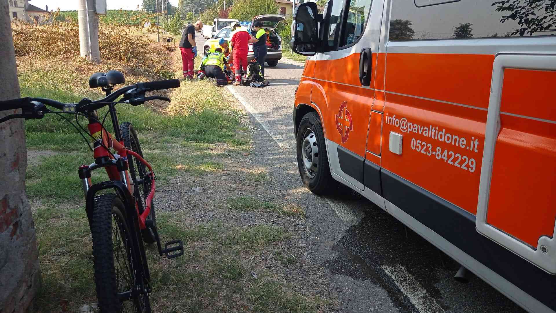 Ganaghello, cade dalla bici e batte la testa: molto grave un 77enne