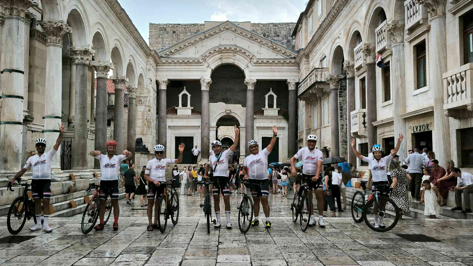 L'arrivo a Spalato dei ciclisti borgonovesi