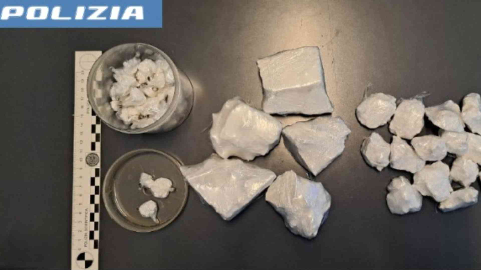 Scambio sospetto in via Colombo: maxi sequestro di cocaina, arrestato 26enne