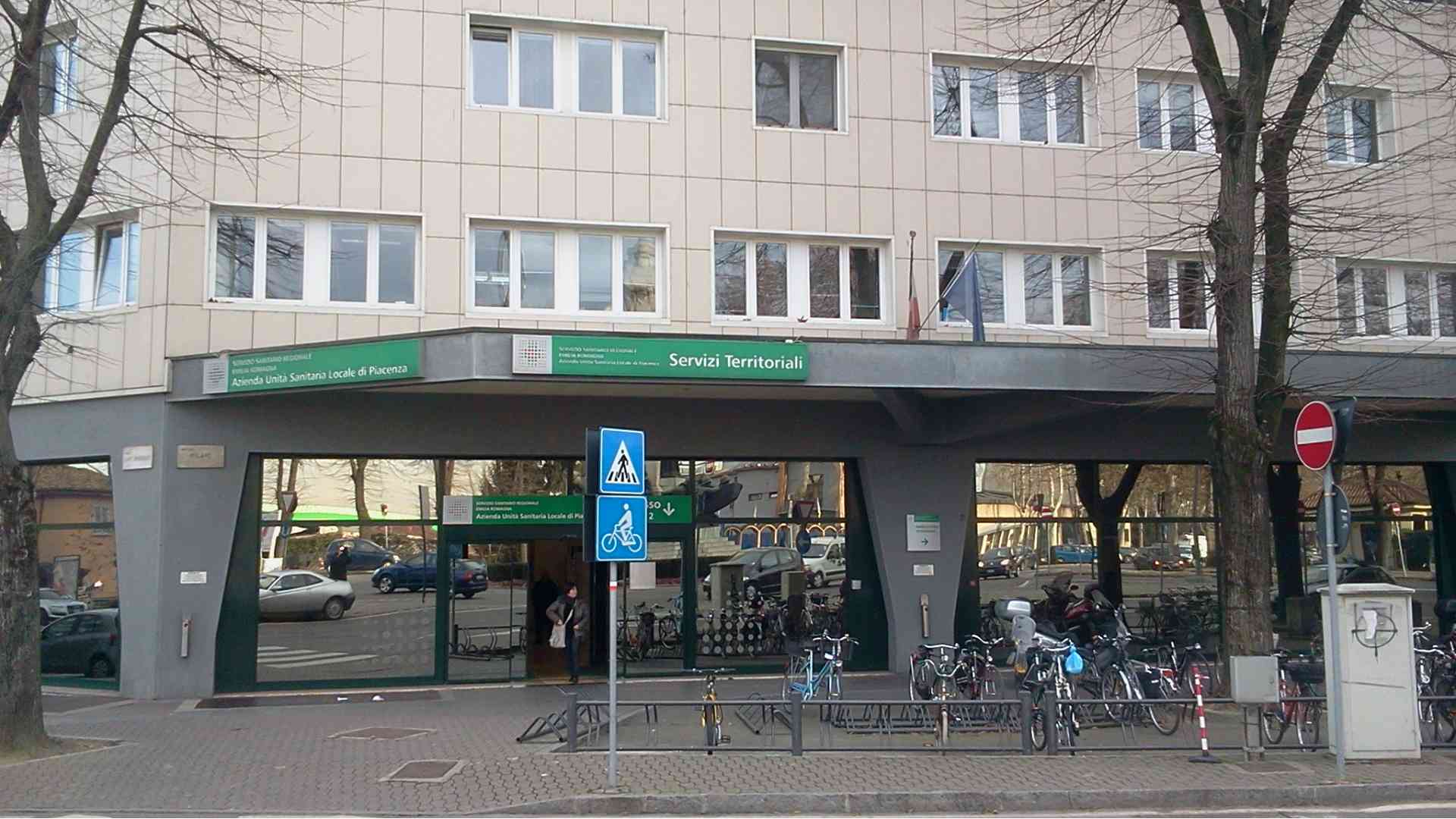 Parcheggi gratis ai dipendenti Ausl in viale Sant’Ambrogio fino al 2030