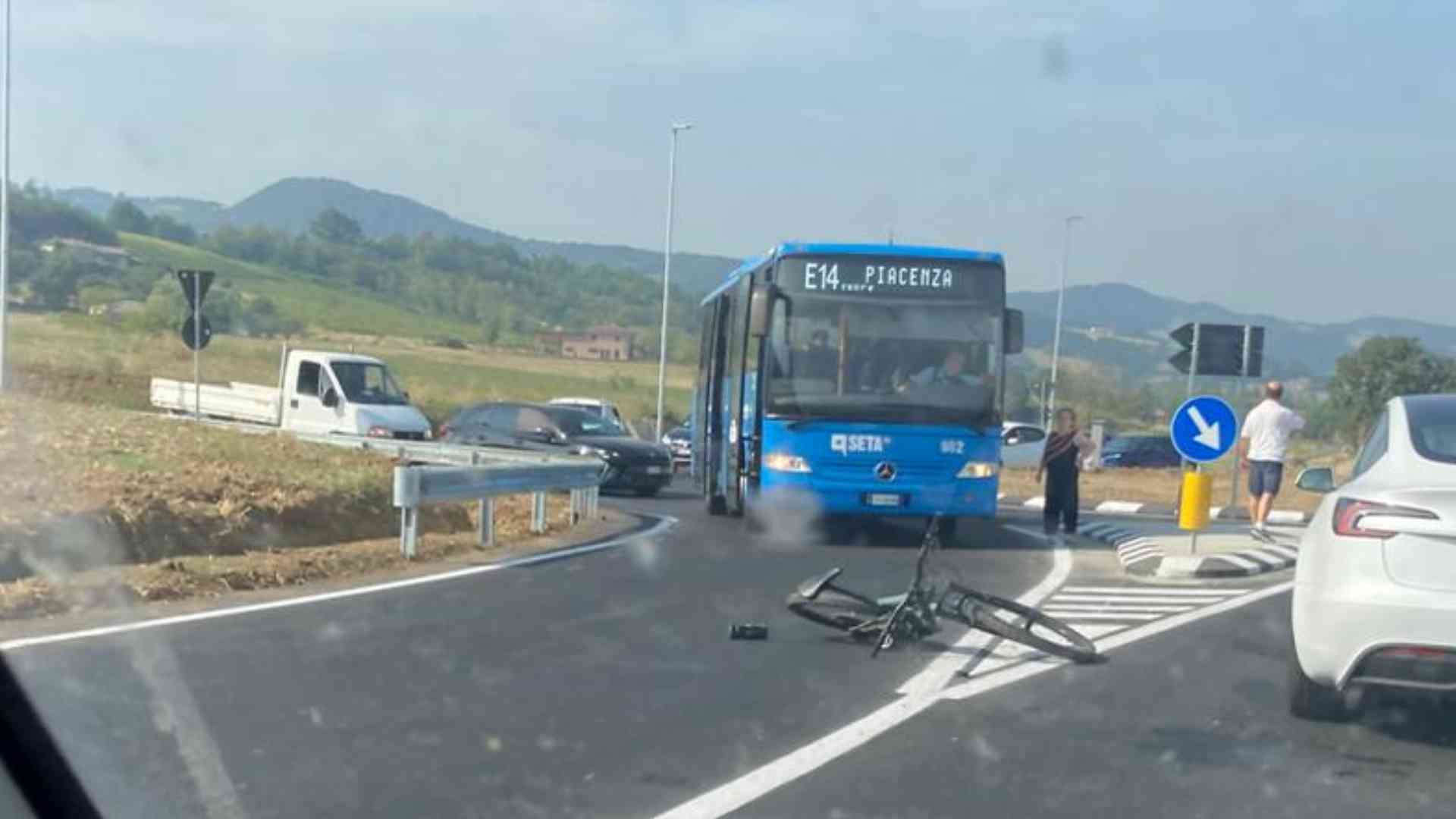 Nuova rotonda di Lisignano, travolto un ciclista
