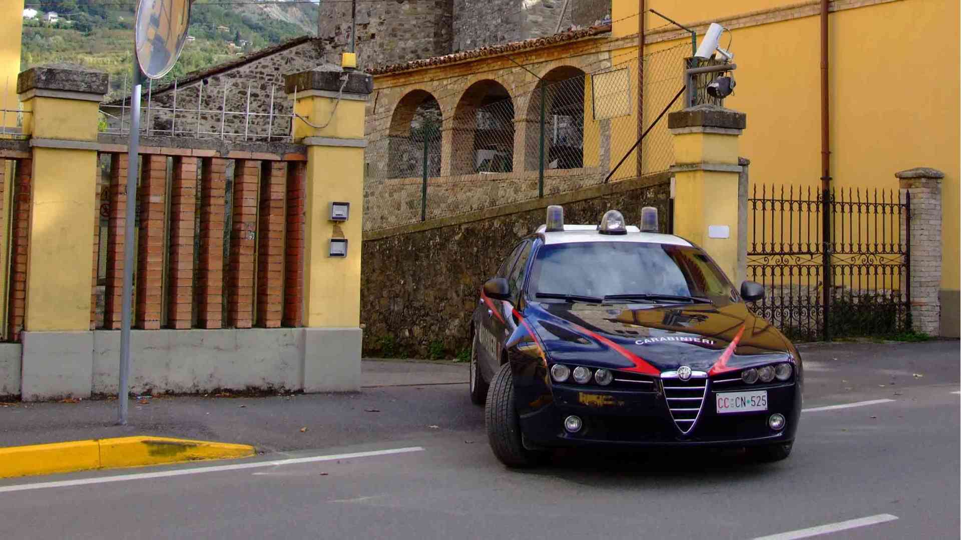 Truffava da mesi un'anziana, arrestato dai carabinieri