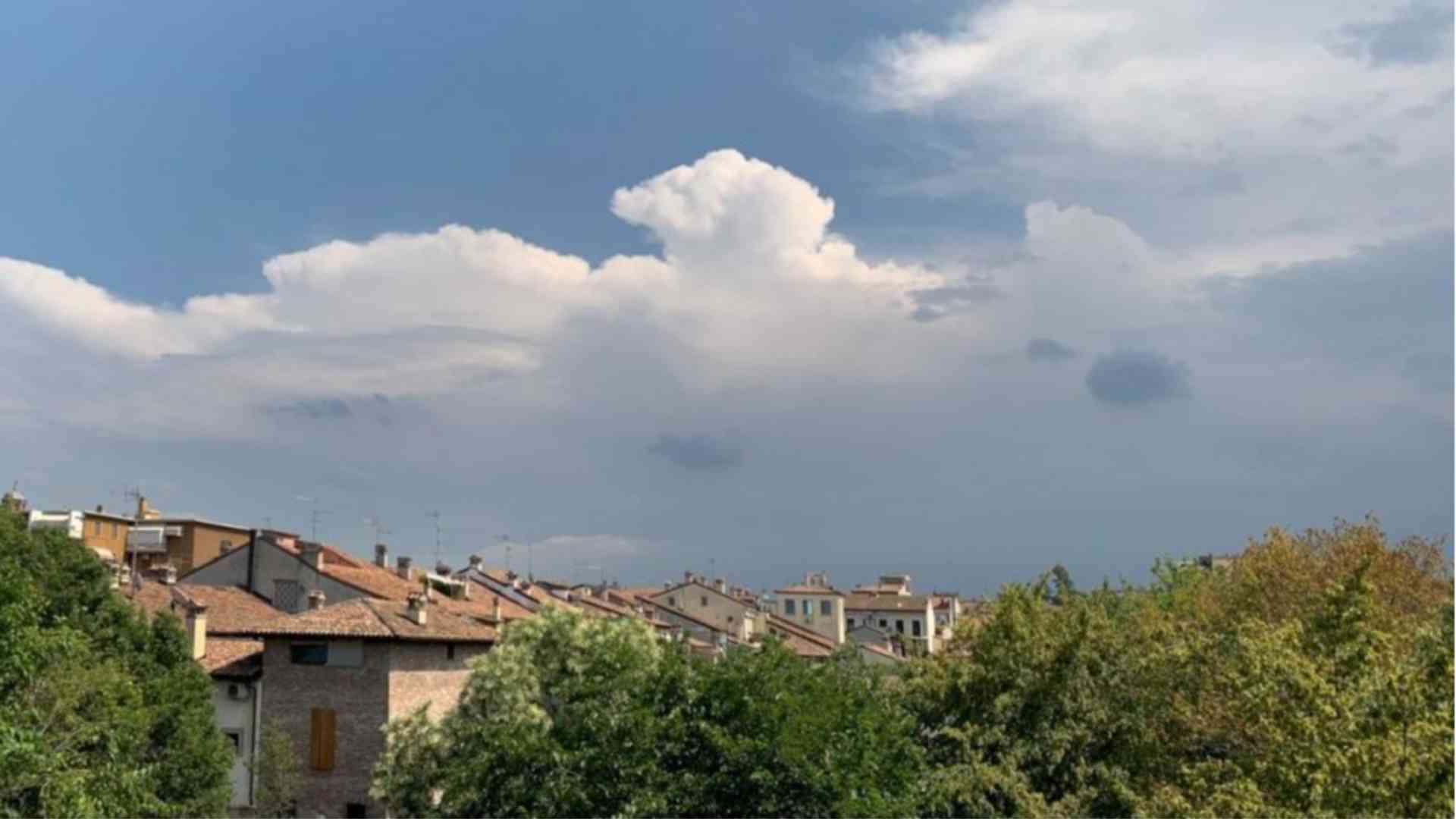 Caldo estremo: 35 gradi con punte di 37, ma forse ci sarà una tregua