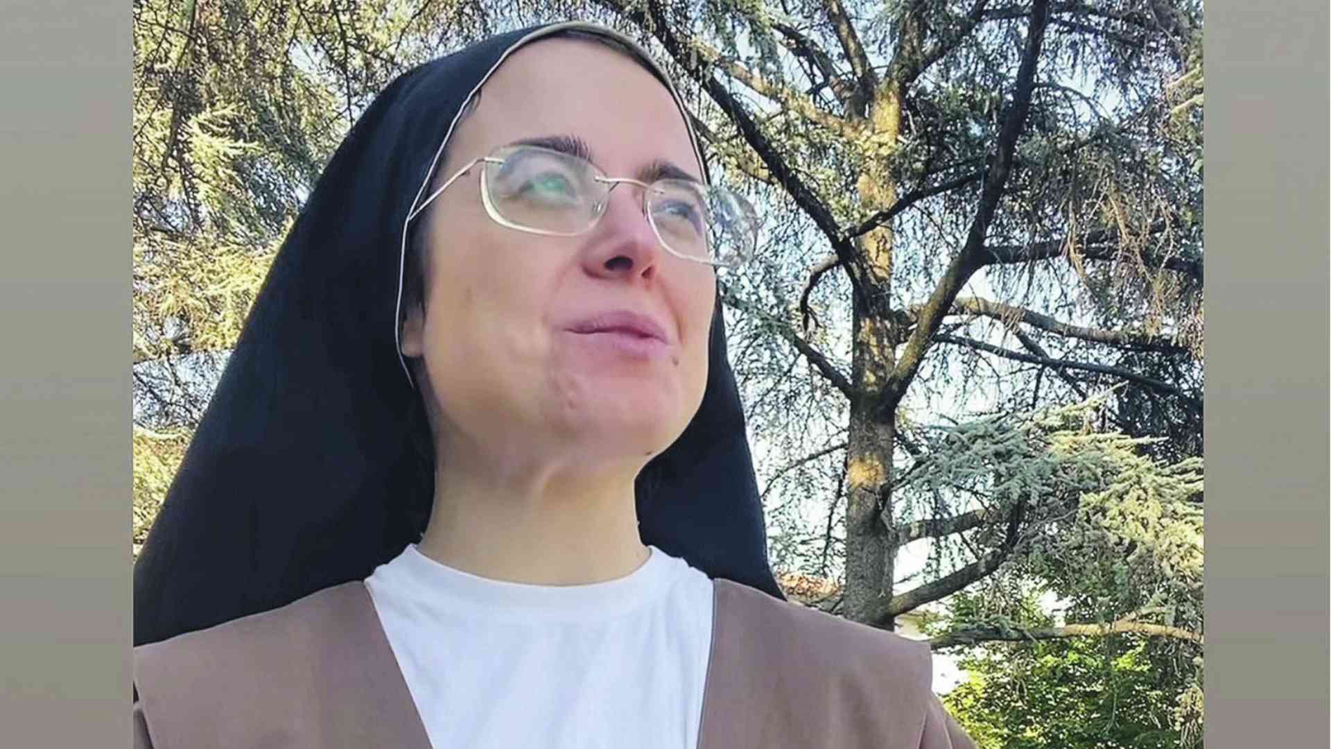 Dalla clausura ai reel su Instagram: suor Cecilia macina follower
