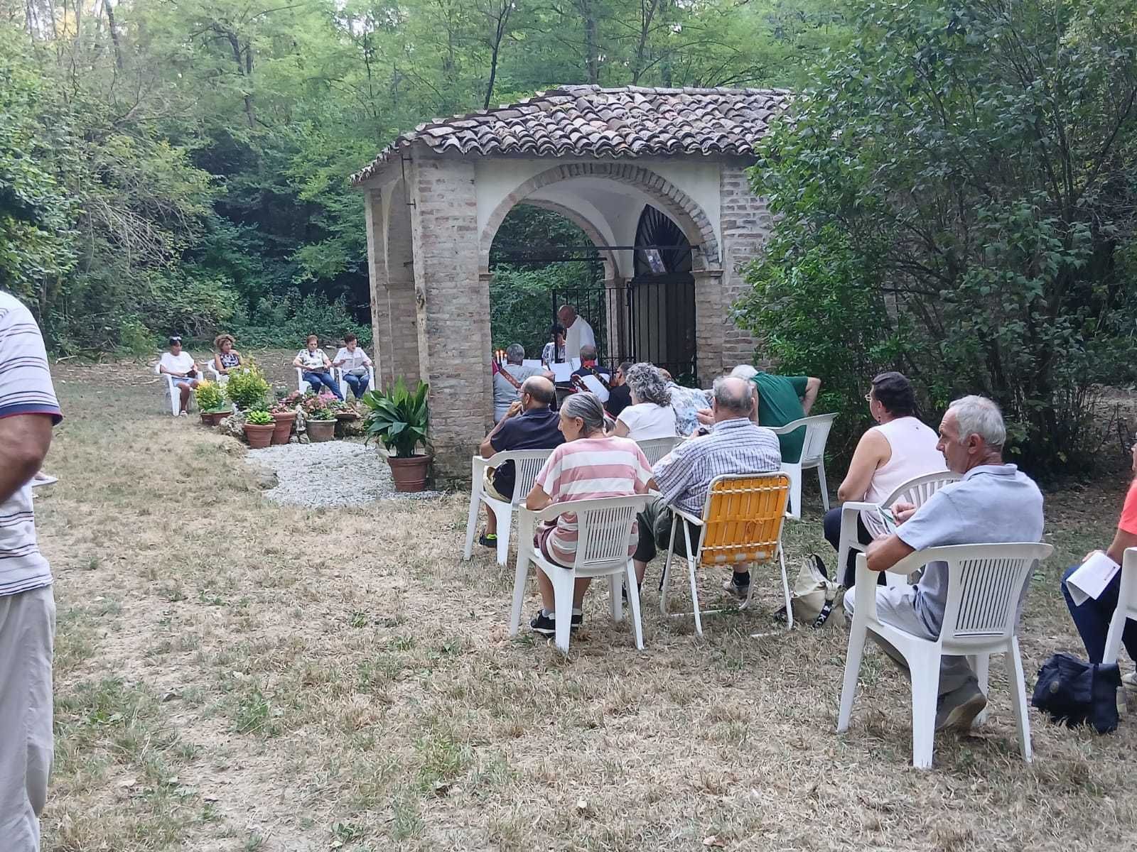 Messa nella cappella di Santa Franca da Vitalta, Bosco di Santa Franca (Bacedasco Alto) Messa nella cappella di Santa Franca da Vitalta, Bosco di Santa Franca (Bacedasco Alto)