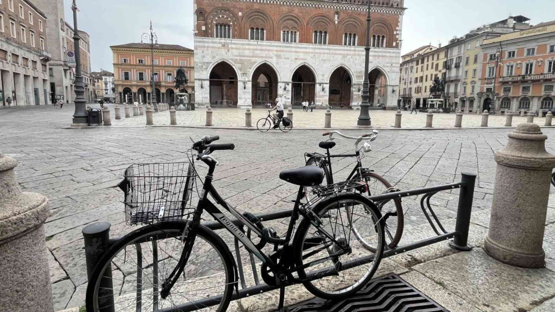 Rastrelliere per le bici, «In alcune zone impossibile trovarle»