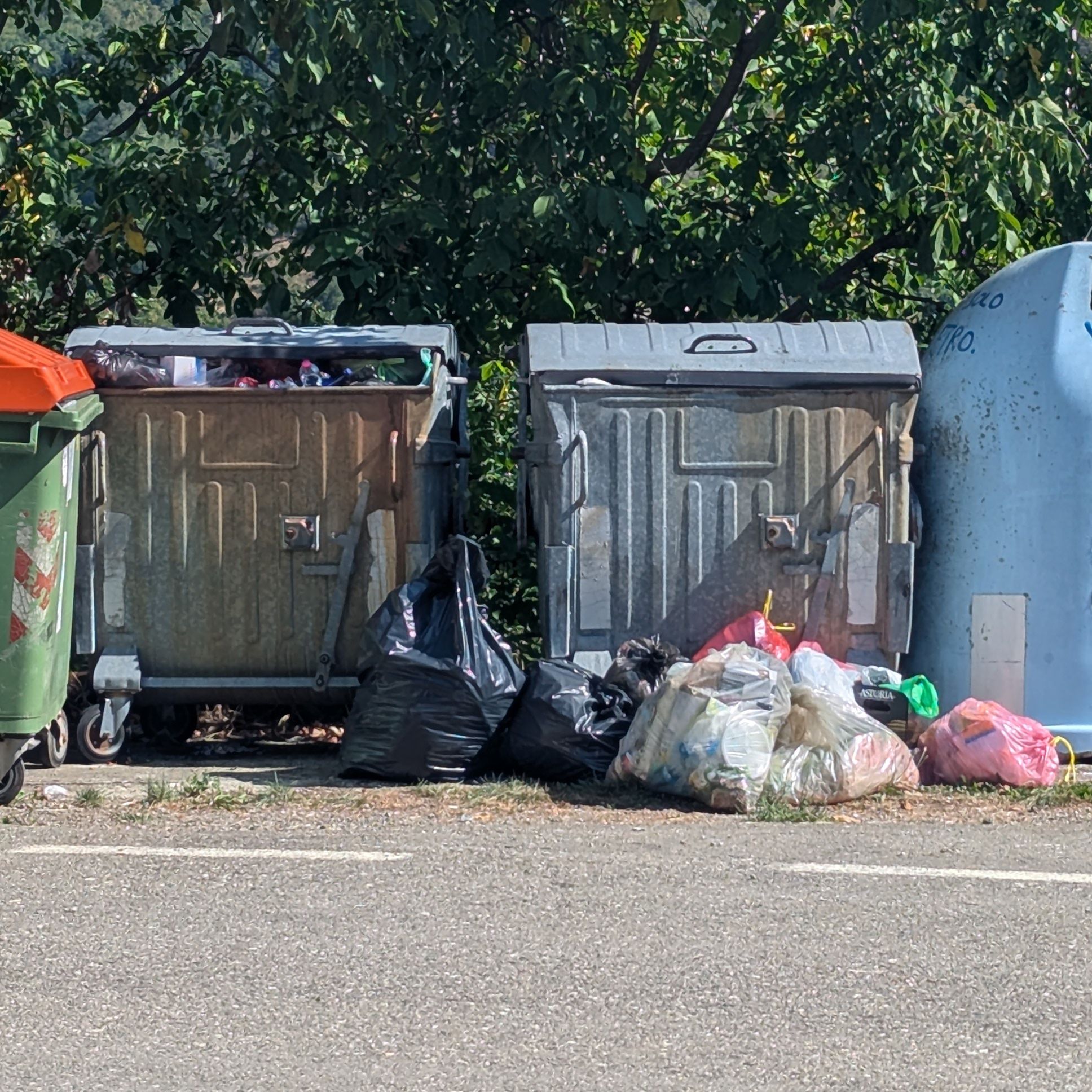 cassonetti dei rifiuti a Ottone e Ceci