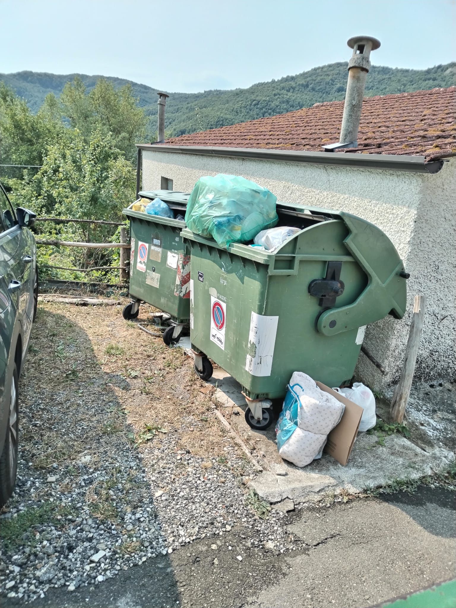 cassonetti dei rifiuti a Ottone e Ceci