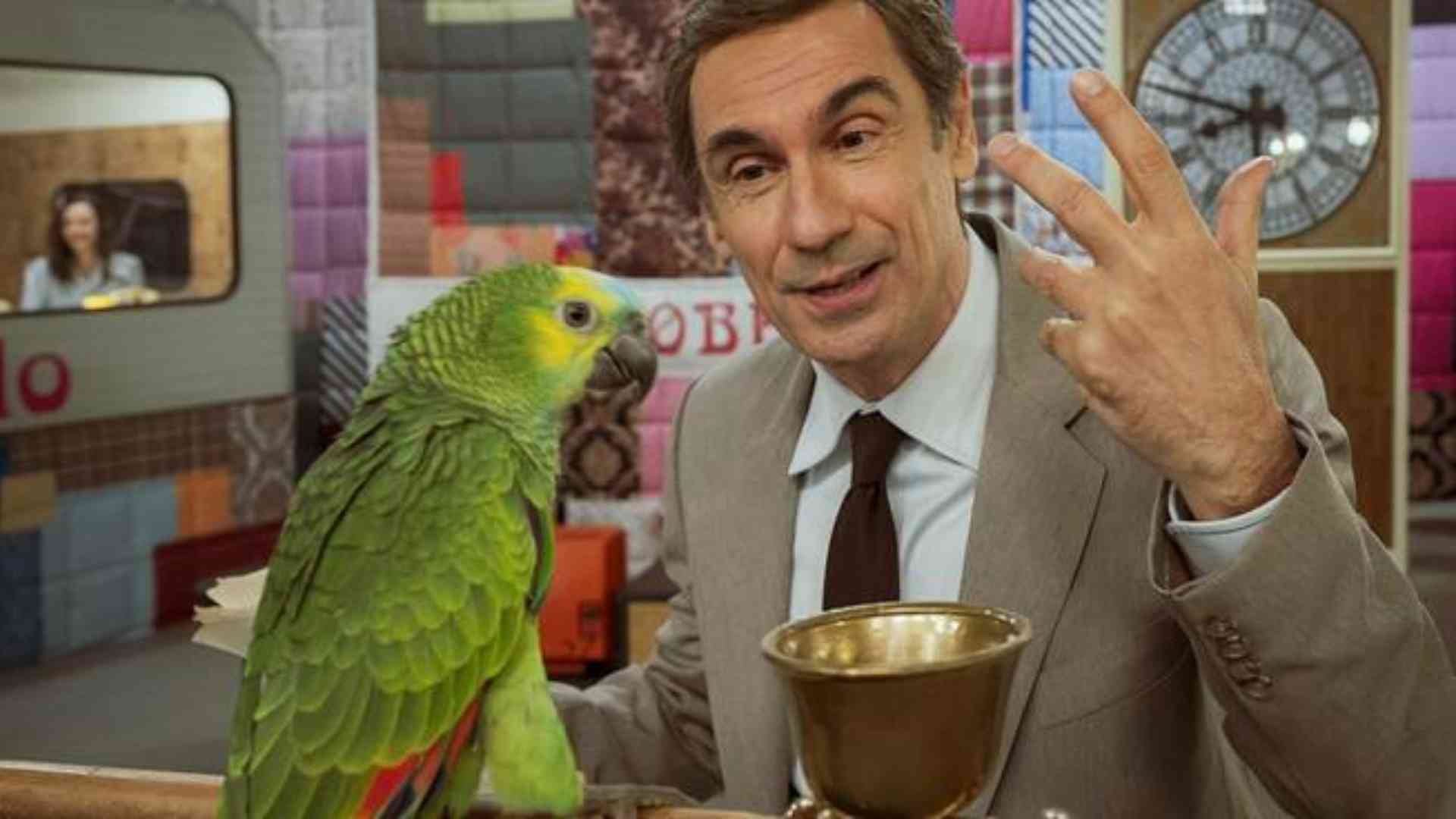 Fabrizio Gifuni nel ruolo di Enzo Tortora