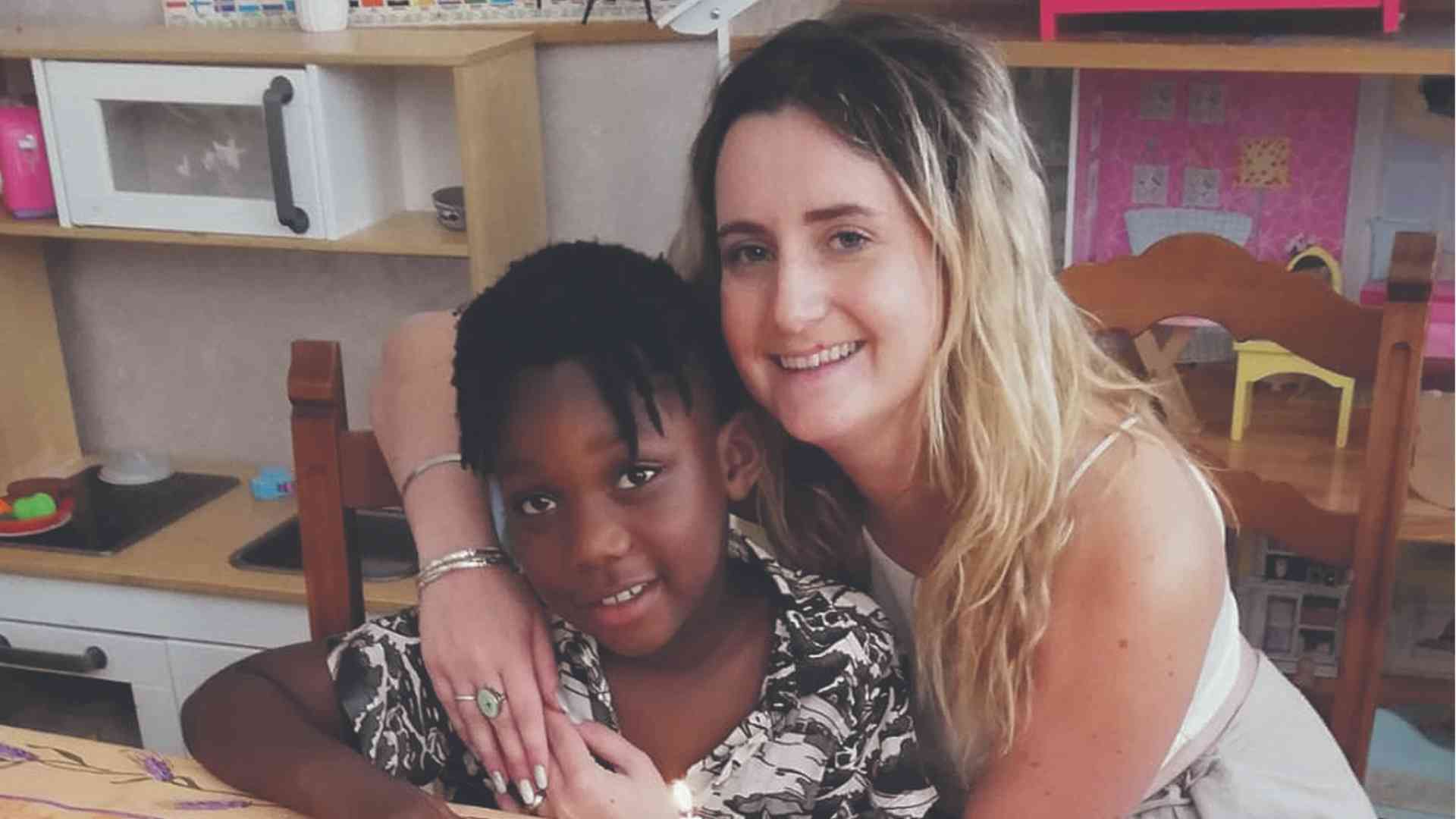 Francesca, 25 anni e una missione: "Compagna di viaggio per le profughe"