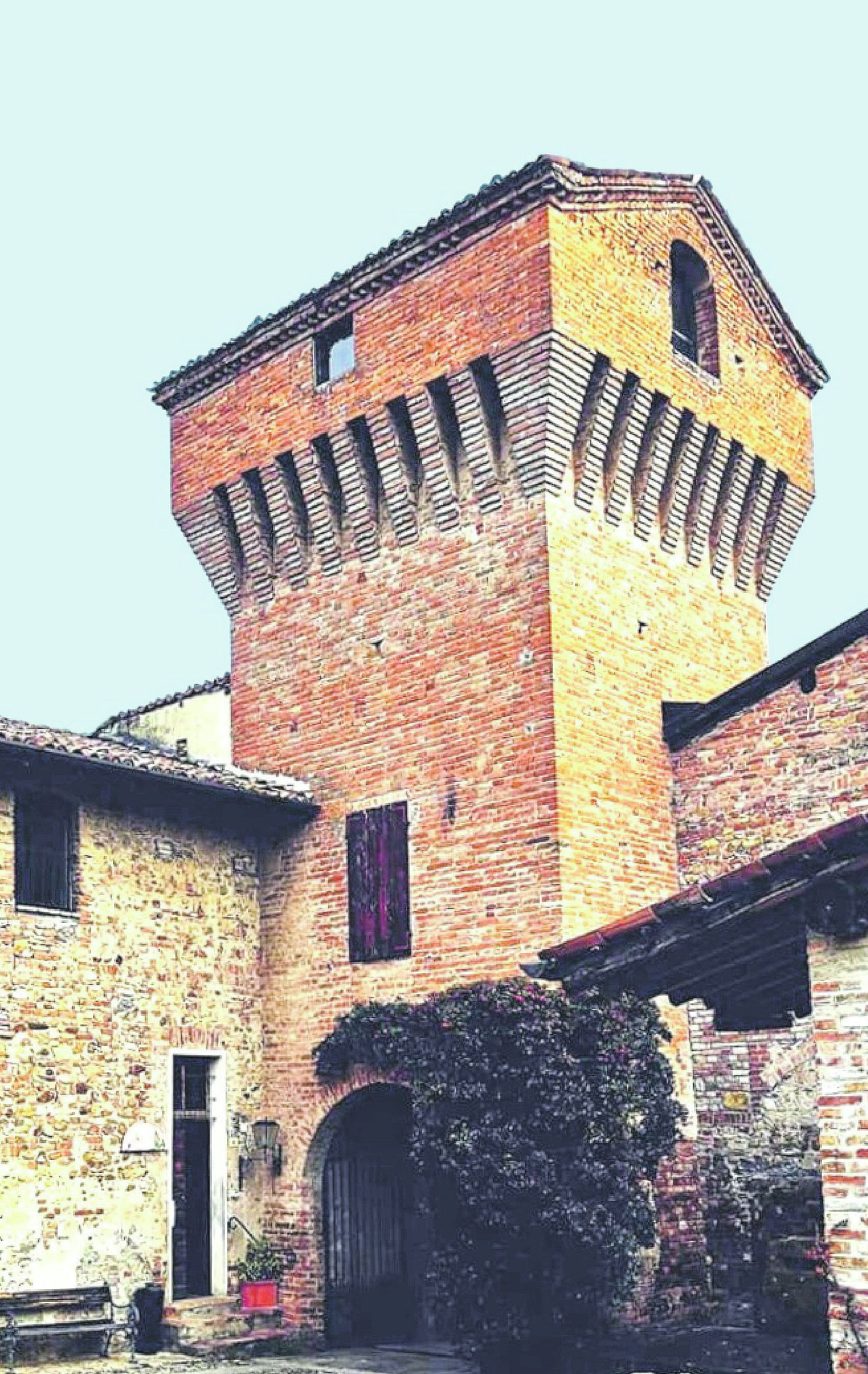 Castello della Pusterla: veduta del torrione di ingresso