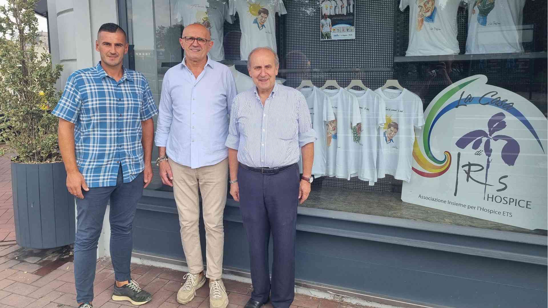 “T’è bèll cmè ’l sul”: le magliette solidali in dialetto sbarcano a Soarza