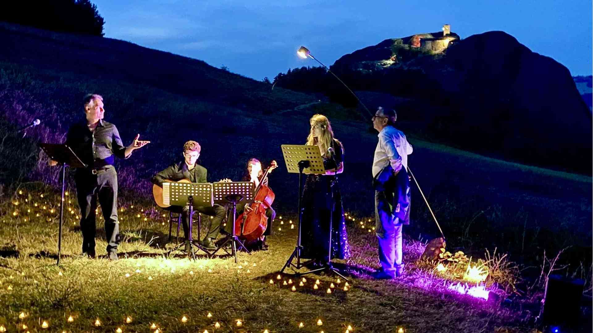 Luci, musica e poesia: sabato torna la Candle Night alla Perduca