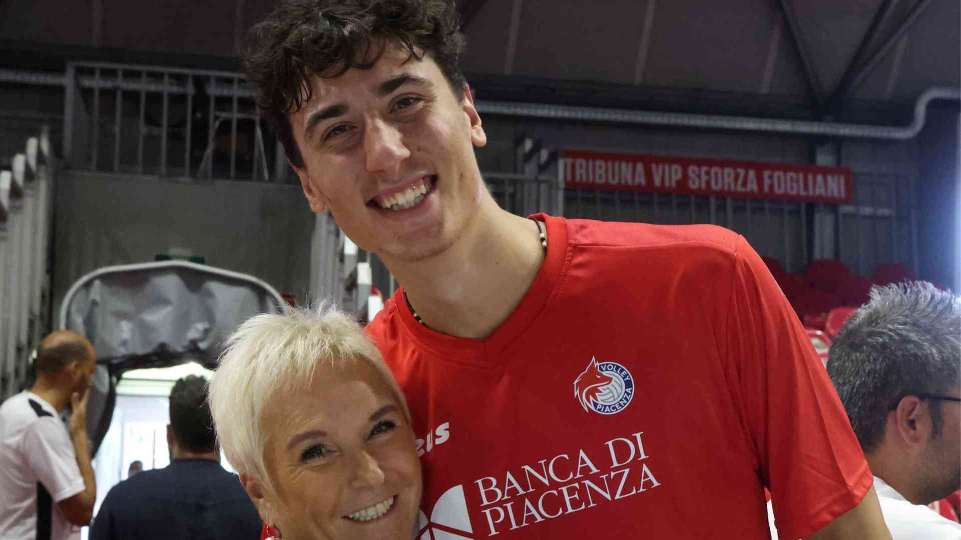 Carmen riabbraccia il "piccolo" Bovo: «È un ragazzo speciale»