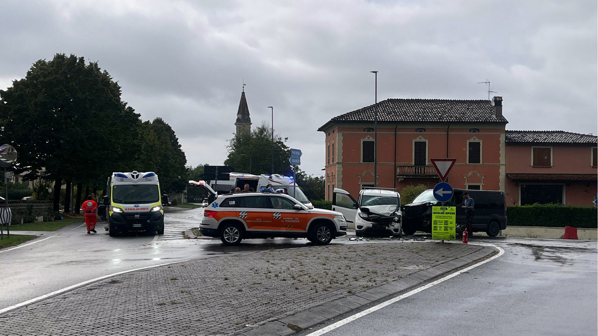 Violento scontro a Cortemaggiore, due feriti all'ospedale