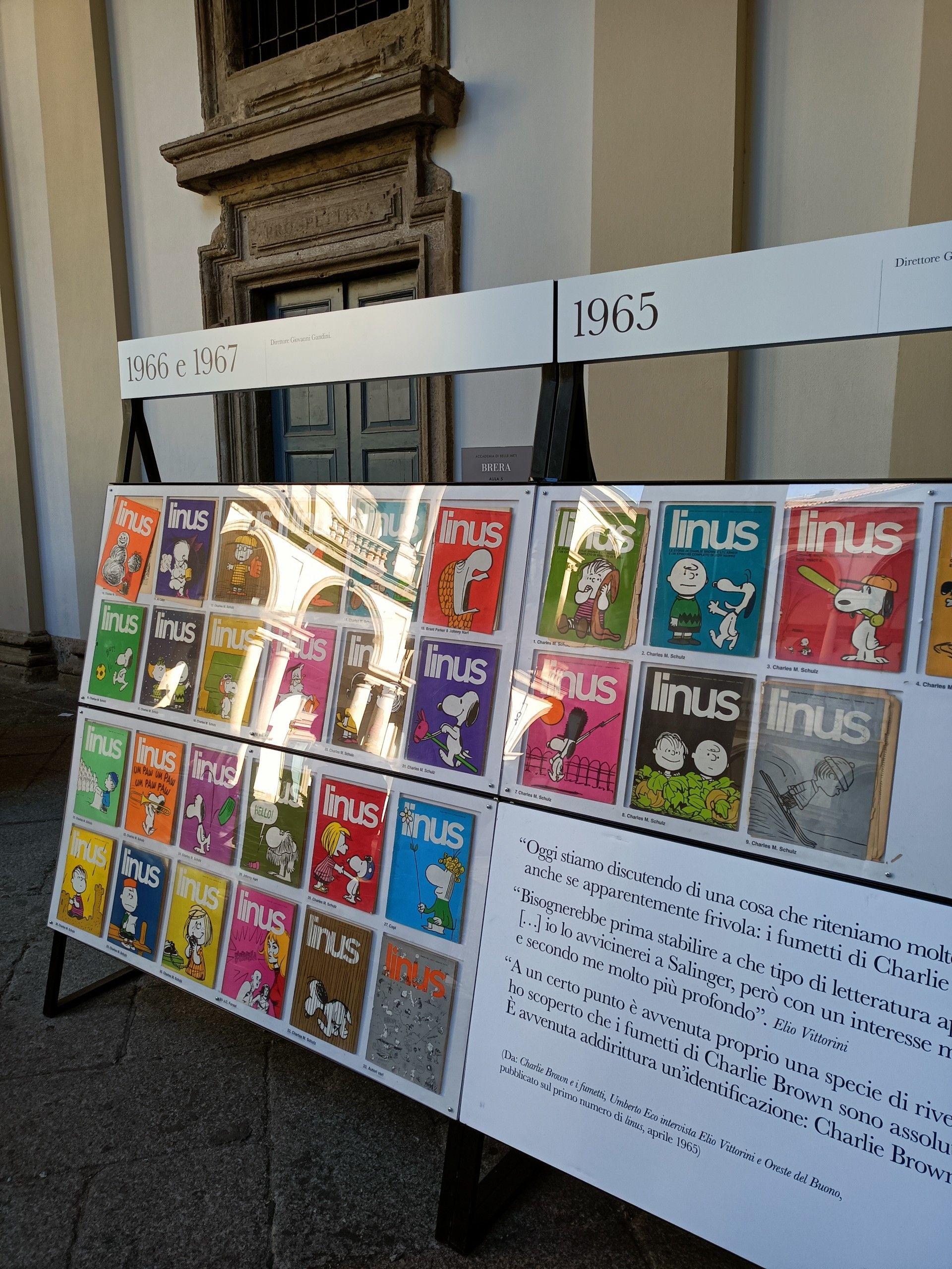 Le copertine di "Linus" esposte nel Cortile d'Onore della milanese Accademia di Brera