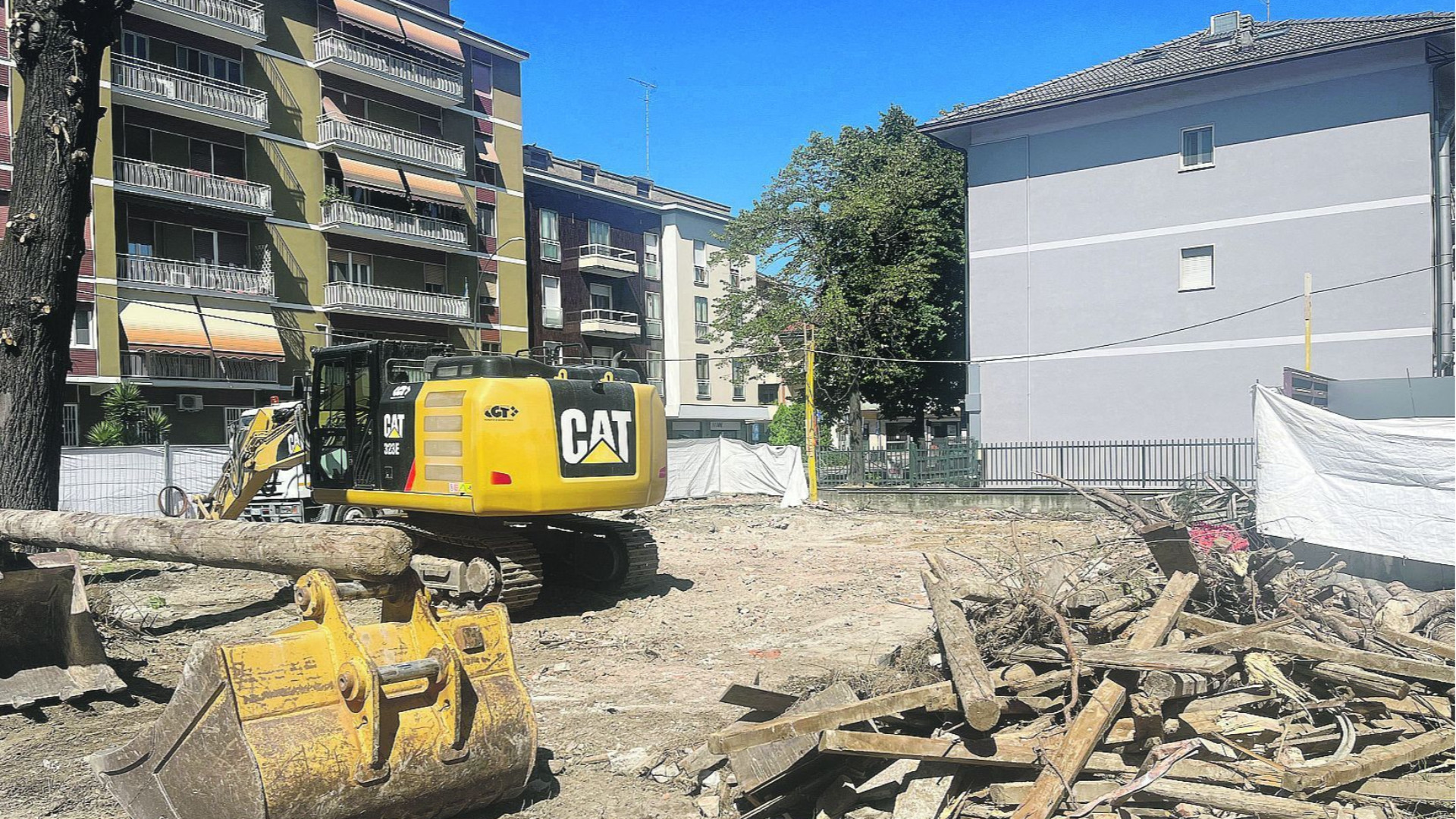 Giù l’ultima casa della vecchia via Veneto: in strada affiorano i ricordi