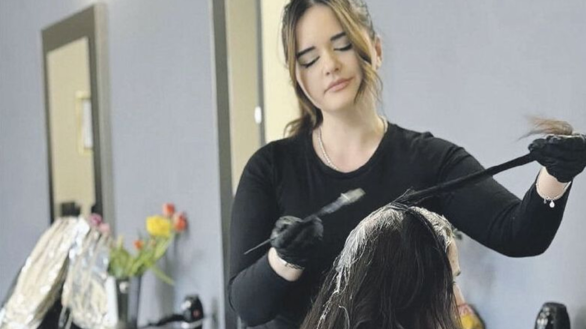 Meg, la parrucchiera che una volta al mese sceglie chi aiutare