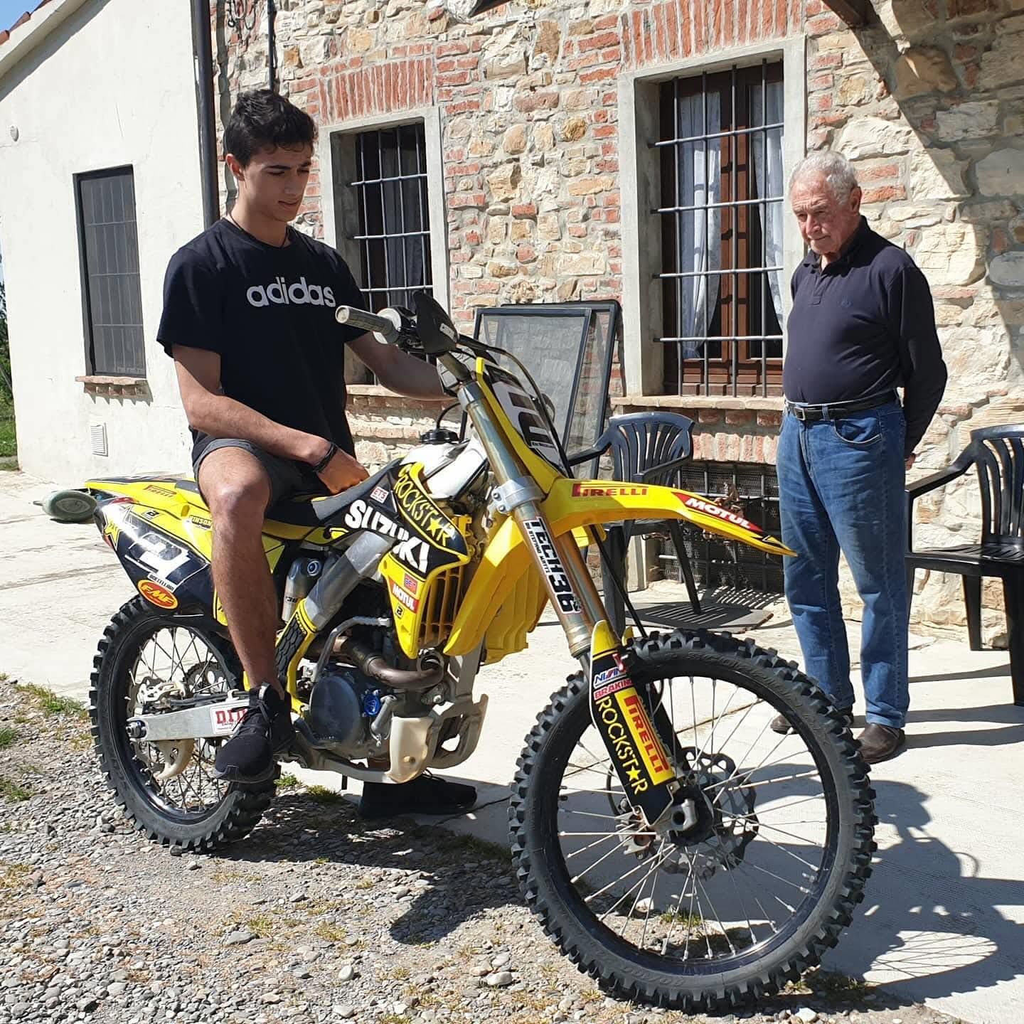 Edo Boccellari con il nonno Giuseppe Capelli, scomparso poche settimane fa
