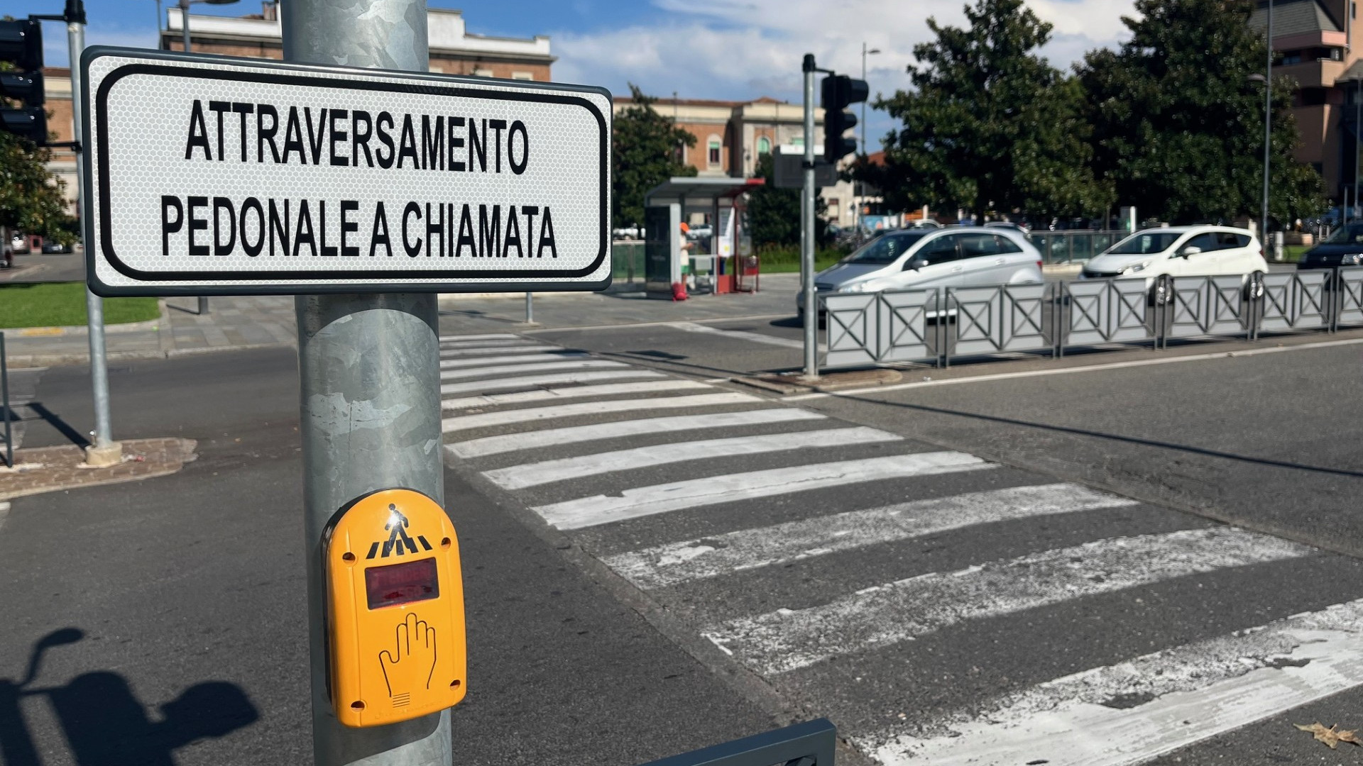 Traffico davanti alla stazione: «Dalle 21 alle 9 semafori spenti»