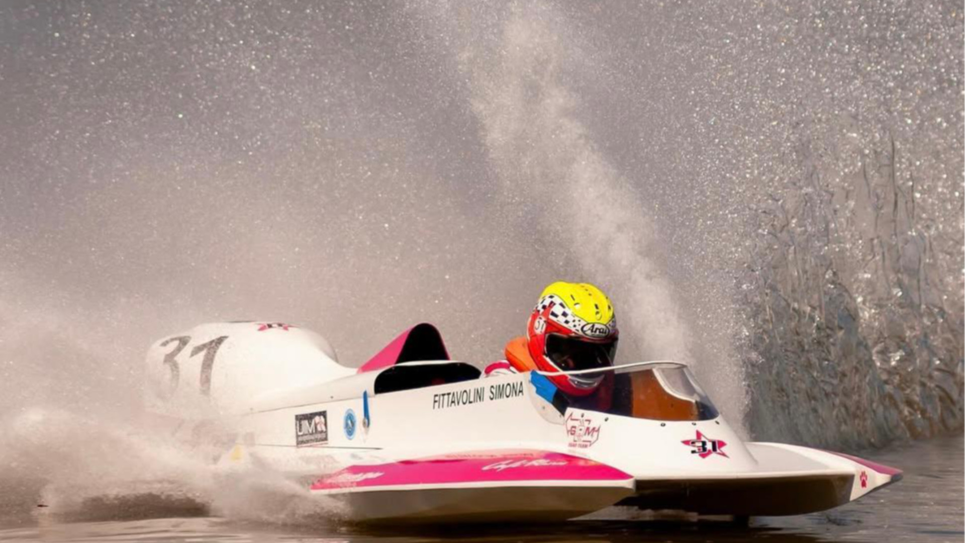 Il debutto di Simona e il destino che la unisce a mamma Tunde