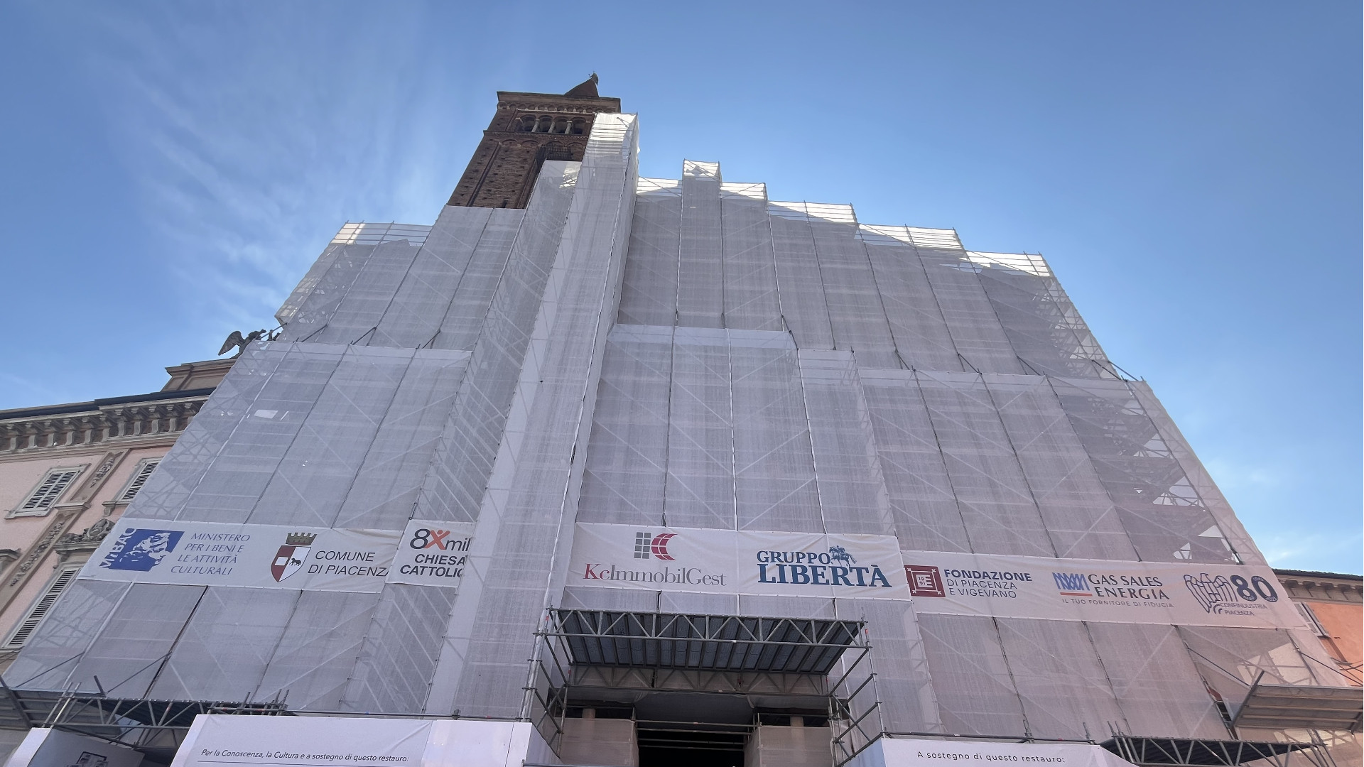 Duomo, il cantiere procede: la "nuova" facciata per Natale