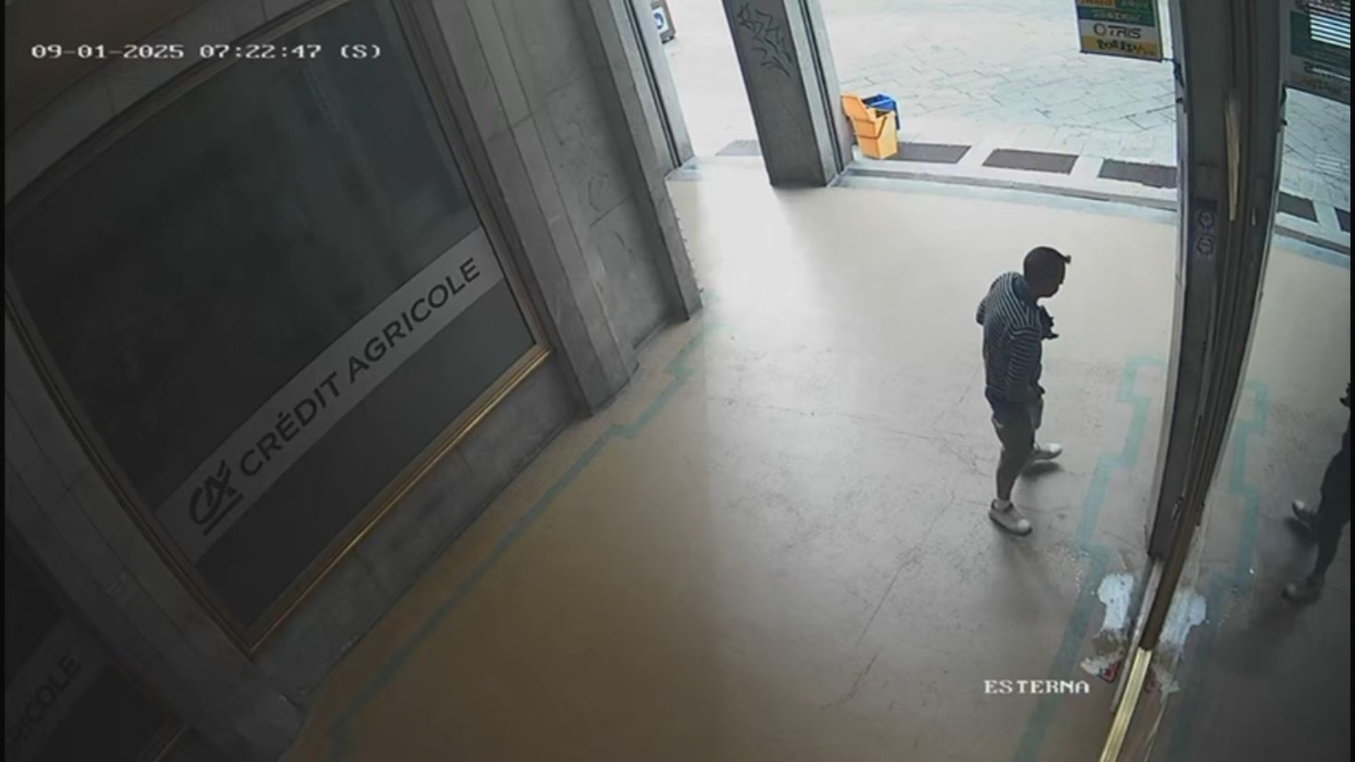 Fa pipì davanti alla tabaccheria, «il centro della città è un porcile»