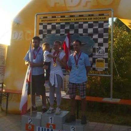 Simona Fittavolini in braccio a mamma Tunde sul podio europeo